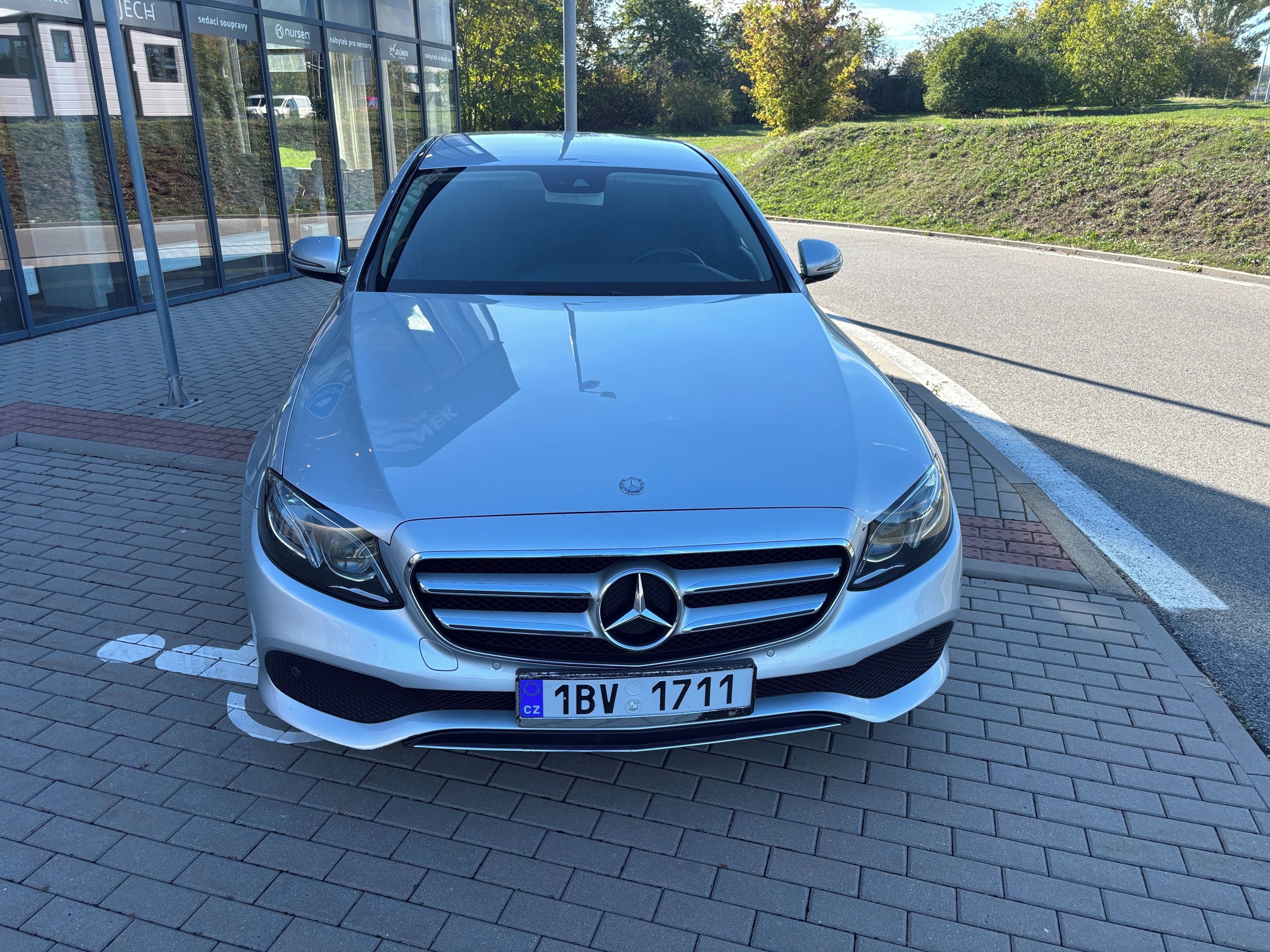 Mercedes-Benz Třídy E, 220D 143kW 1 Majitel Avangarde - fotka 3