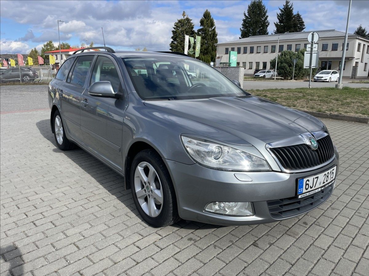 Škoda Octavia, 1,2 TSi 77kw Ambiente výborný - fotka 6