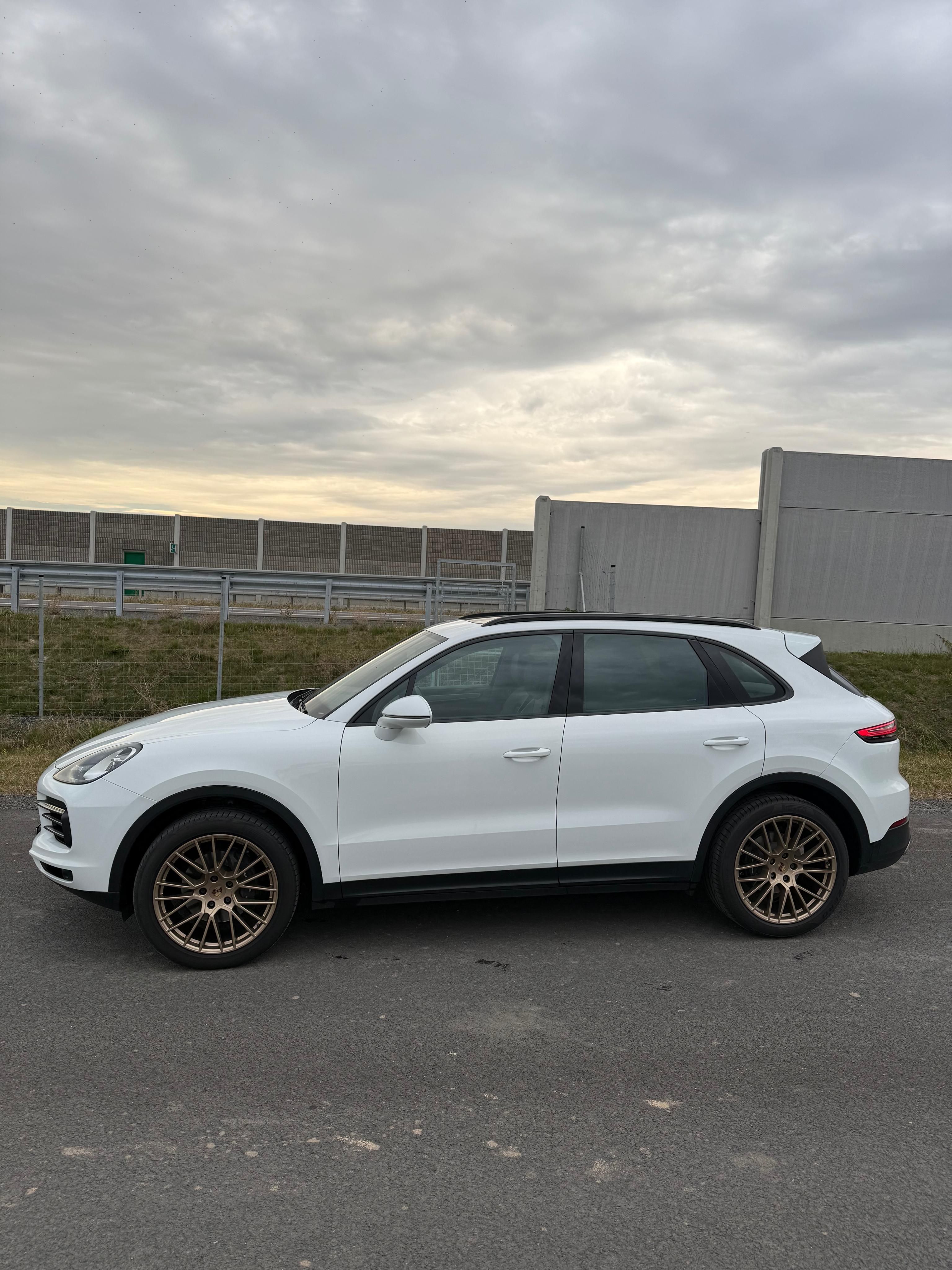 Porsche Cayenne, servis pouze Porsche, 2x kola - fotka 3