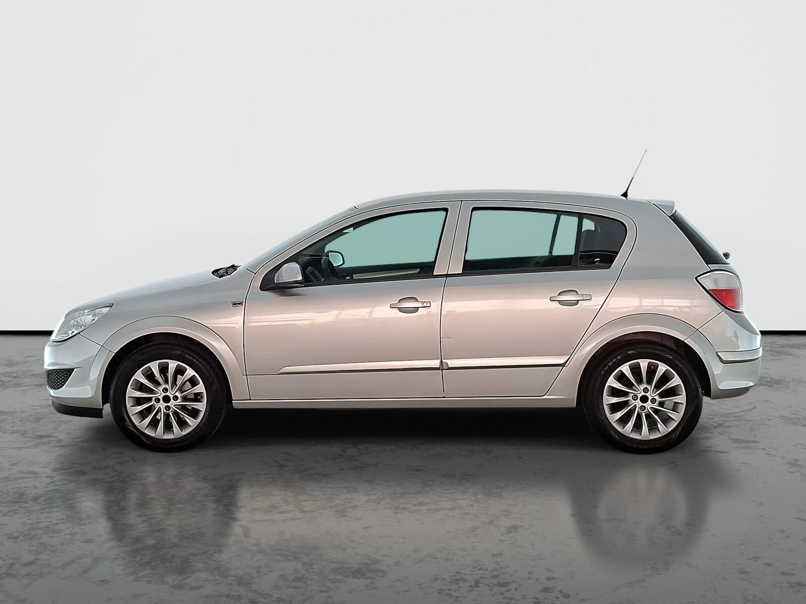 Opel Astra, 1.4 16V, Automat - fotka 3
