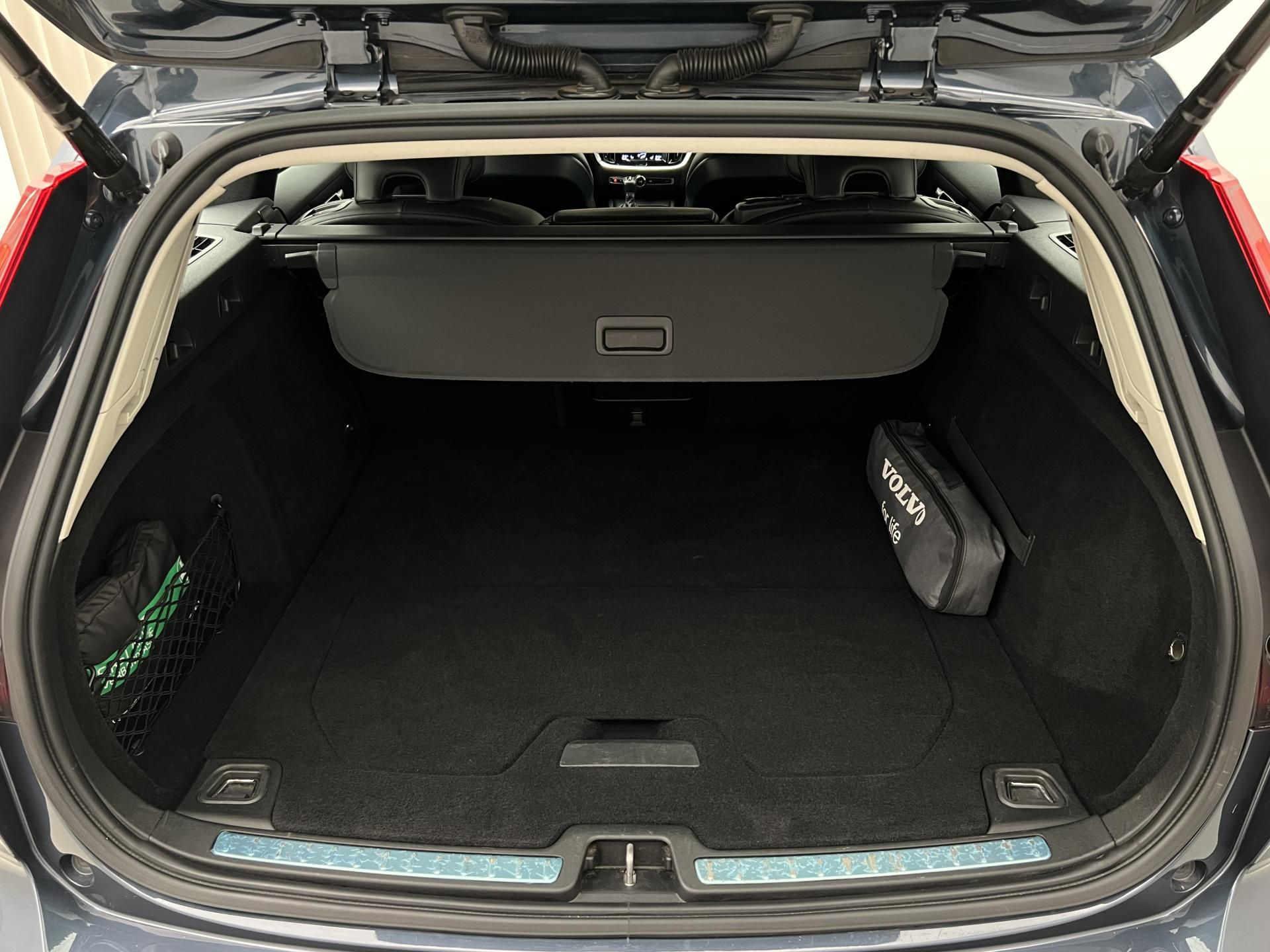 Volvo V60, CC D4 AWD AUT CZ 1. maj. - fotka 5