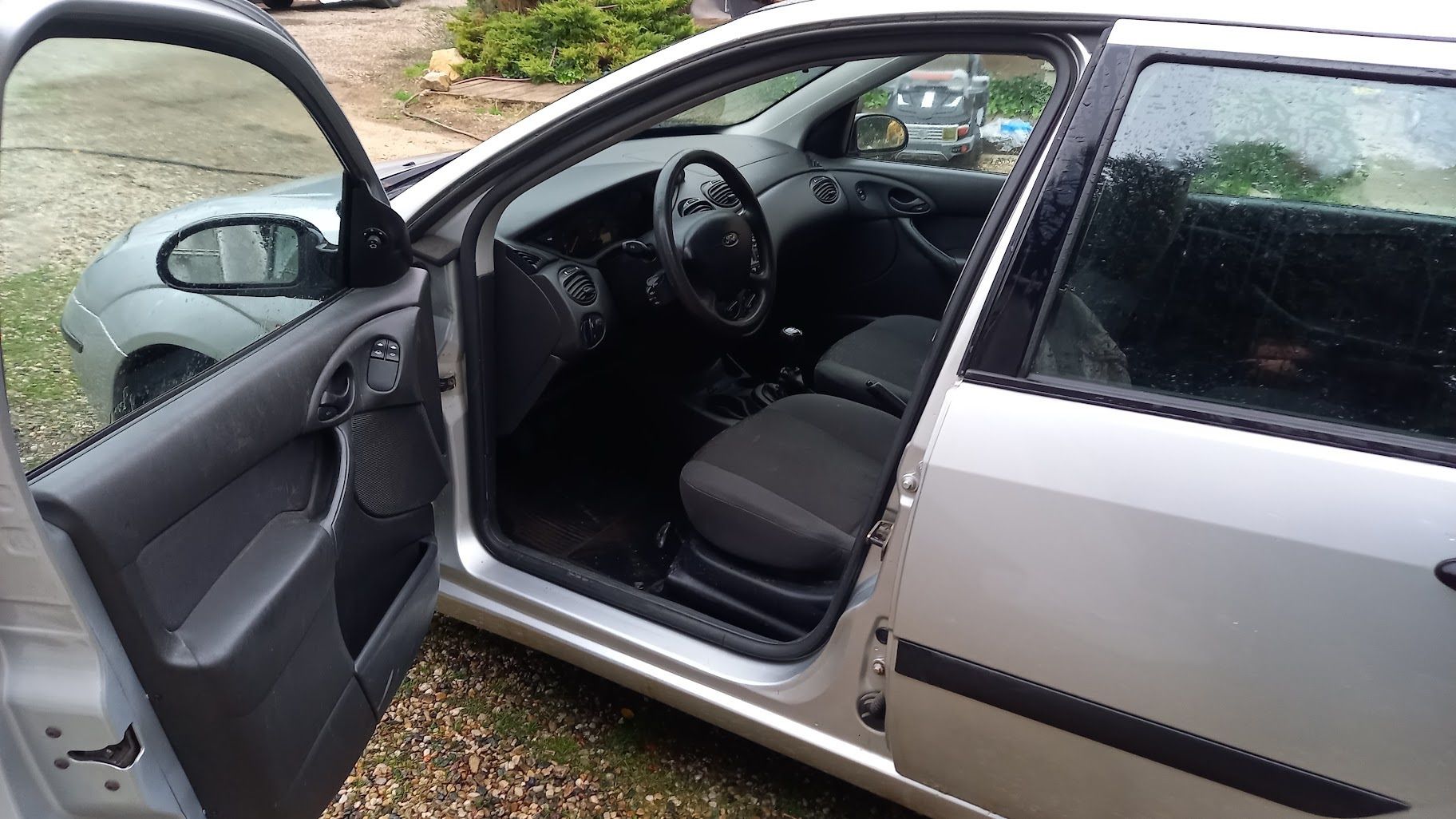 Ford Focus, 1.6 benzín, zánovní STK - fotka 4