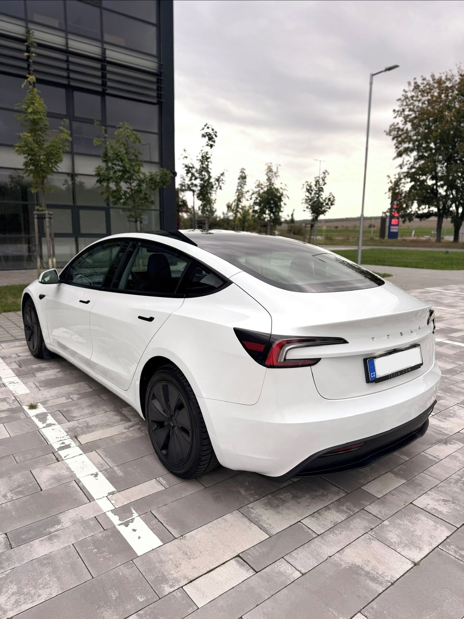 Tesla Model 3, Highland DPH - fotka 4
