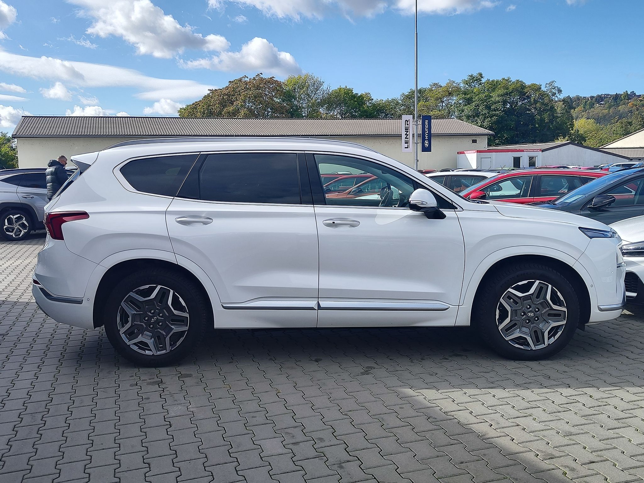 Hyundai Santa Fe, 1.6 T-GDI/169kW Luxury 4x4 HEV - fotka 4