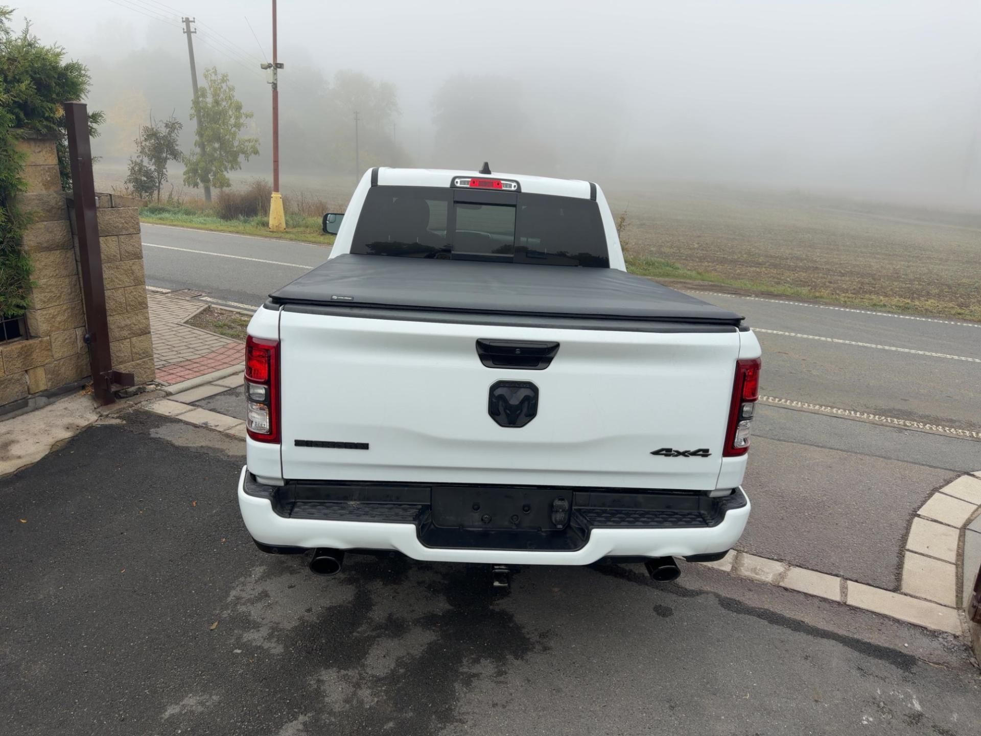 Dodge Ram 1500, Bighorn 5,7 Hemi Lonestar Crew - fotka 5