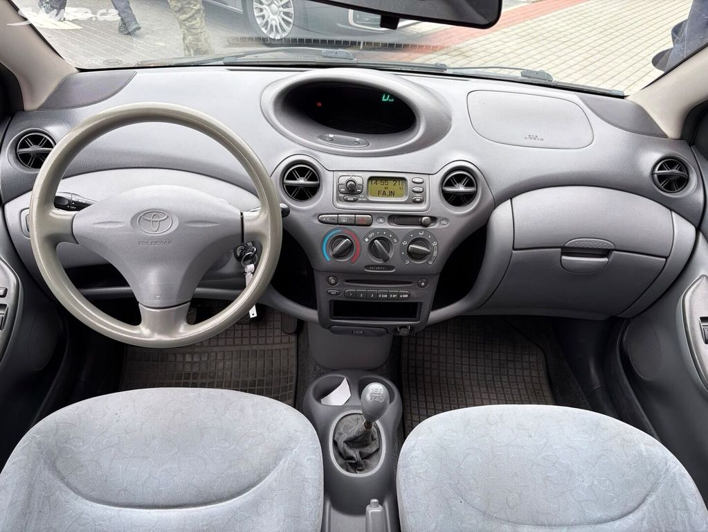 2000 Toyota YARIS