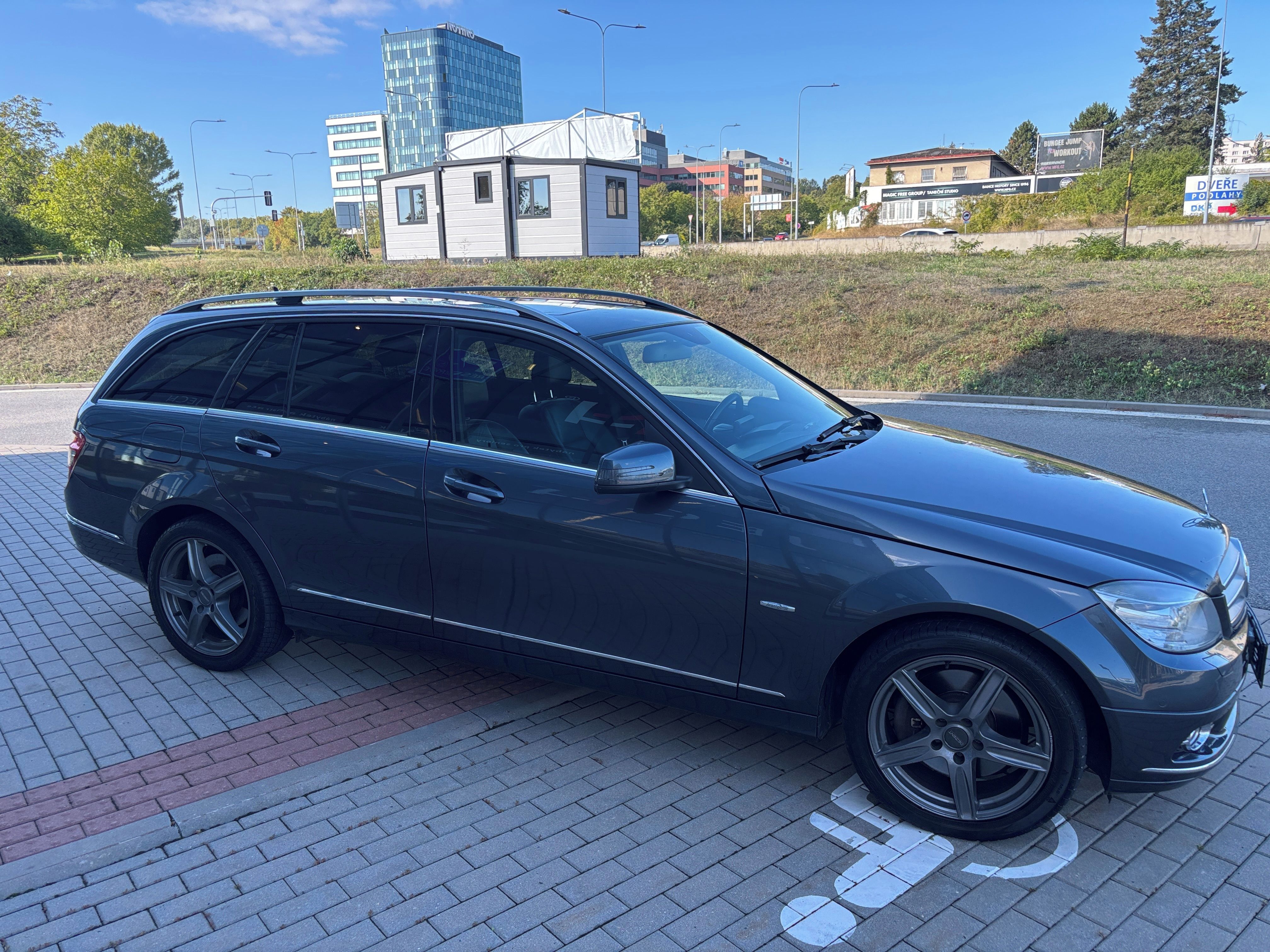 Mercedes-Benz Třídy C, 320 CDi 165KW 4Matic Avangarde - fotka 5