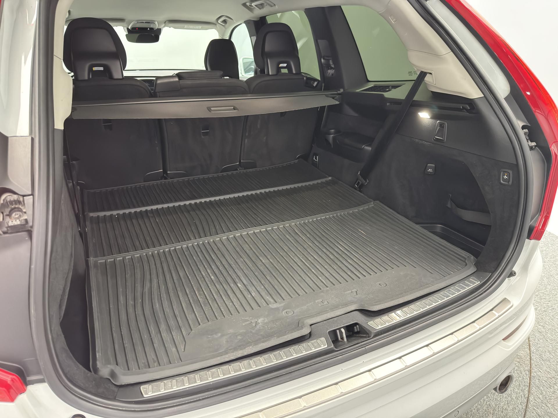 Volvo XC90, D5 AWD MOMENTUM PRO - fotka 5