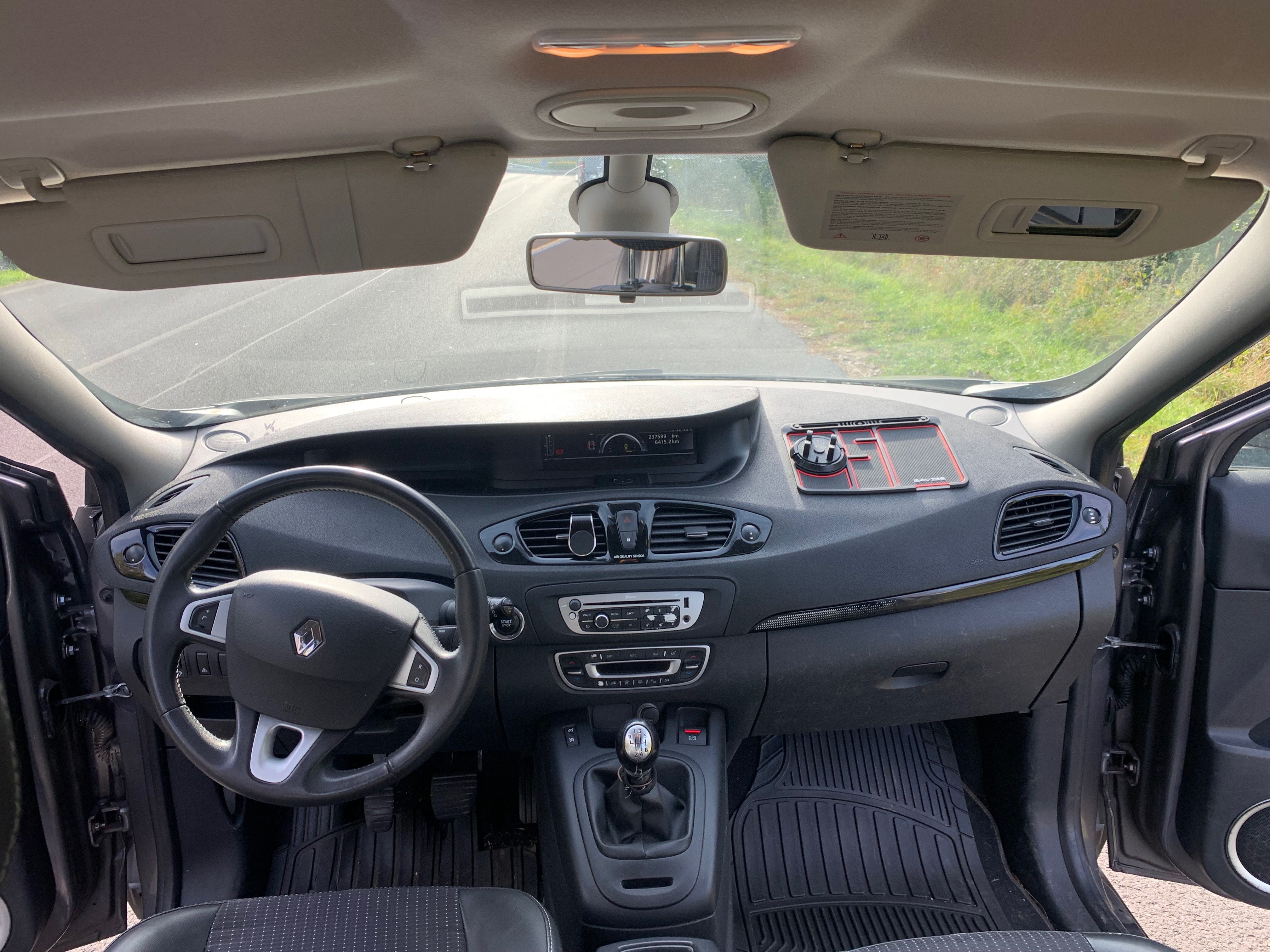 Renault Scénic, Renault Scénic 1.4 TCe, 7 míst - fotka 5