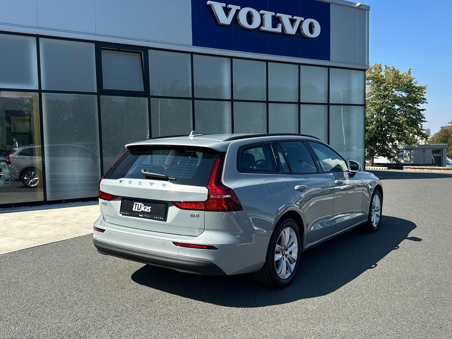Volvo V60, 2.0B4 FWD 145kW CORE - fotka 6