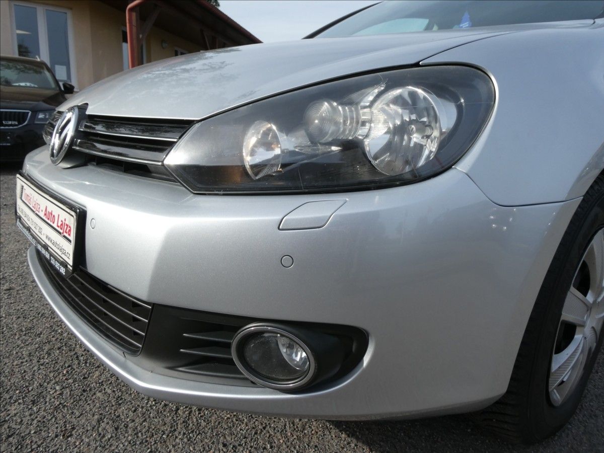 Volkswagen Golf, 1,2 TSi 77kW MATCH serviska - fotka 4
