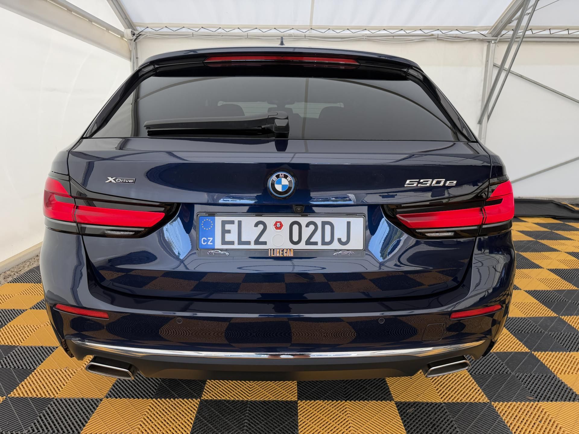 BMW Řada 5, 530e*4x4*DPH*Top Výbava* - fotka 6