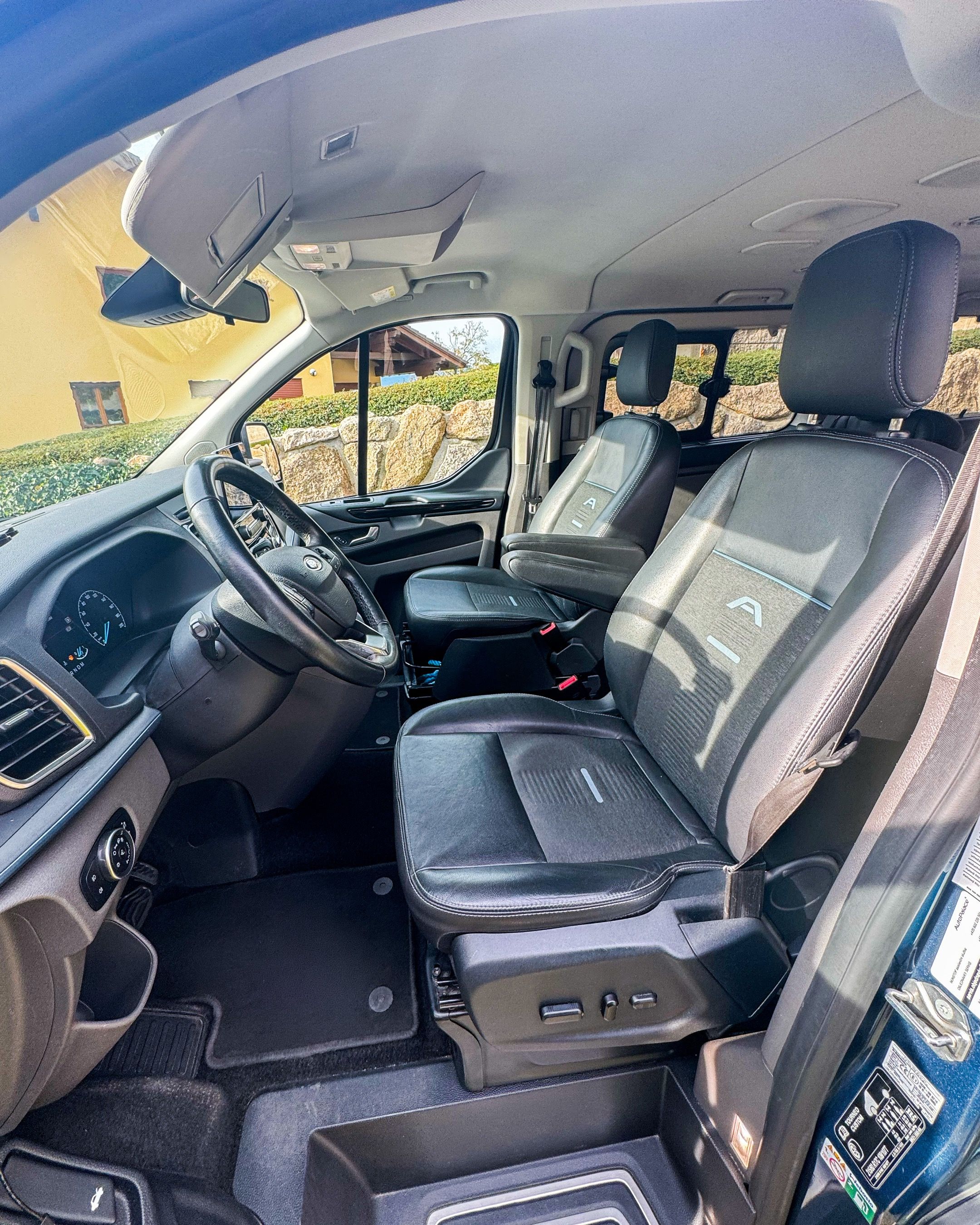 Ford Tourneo Custom, 2.0 EcoBlue 125 kW AUT, L2, DP - fotka 6