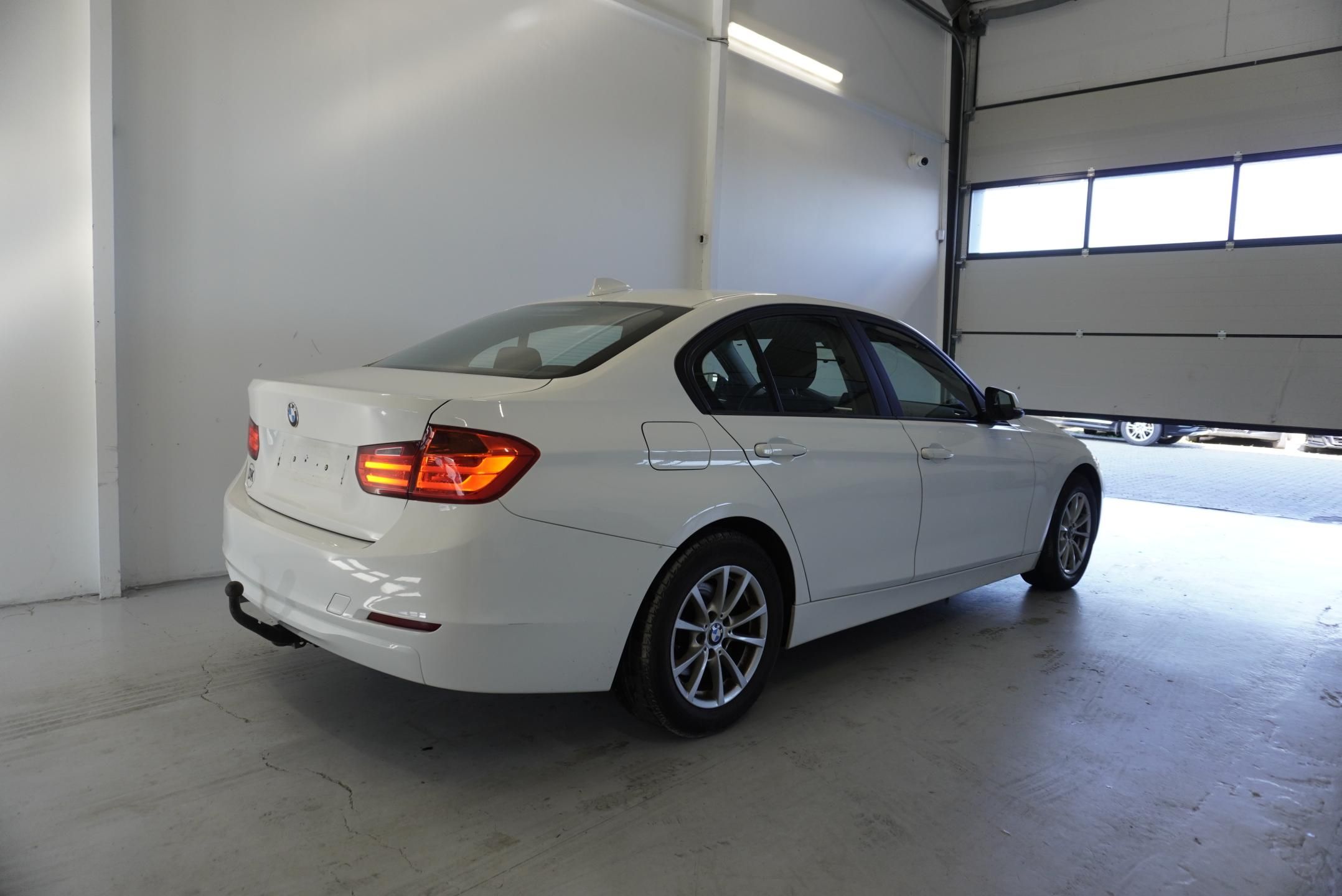 BMW Řada 3, 318D 2,0 SEDAN - fotka 5