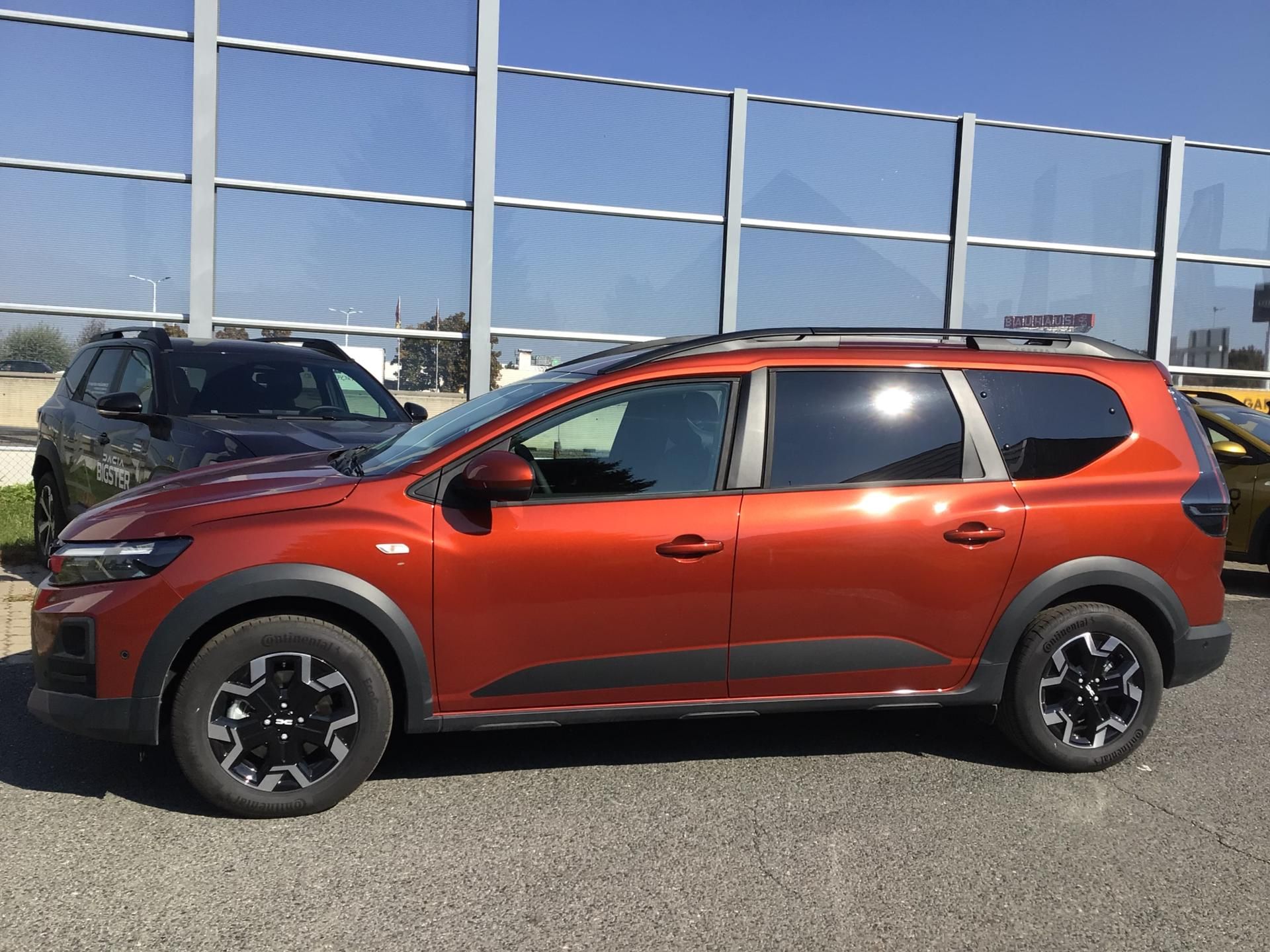 Dacia Jogger, 7MÍST FULL HYBRID MAXIM.VÝBAVA - fotka 4