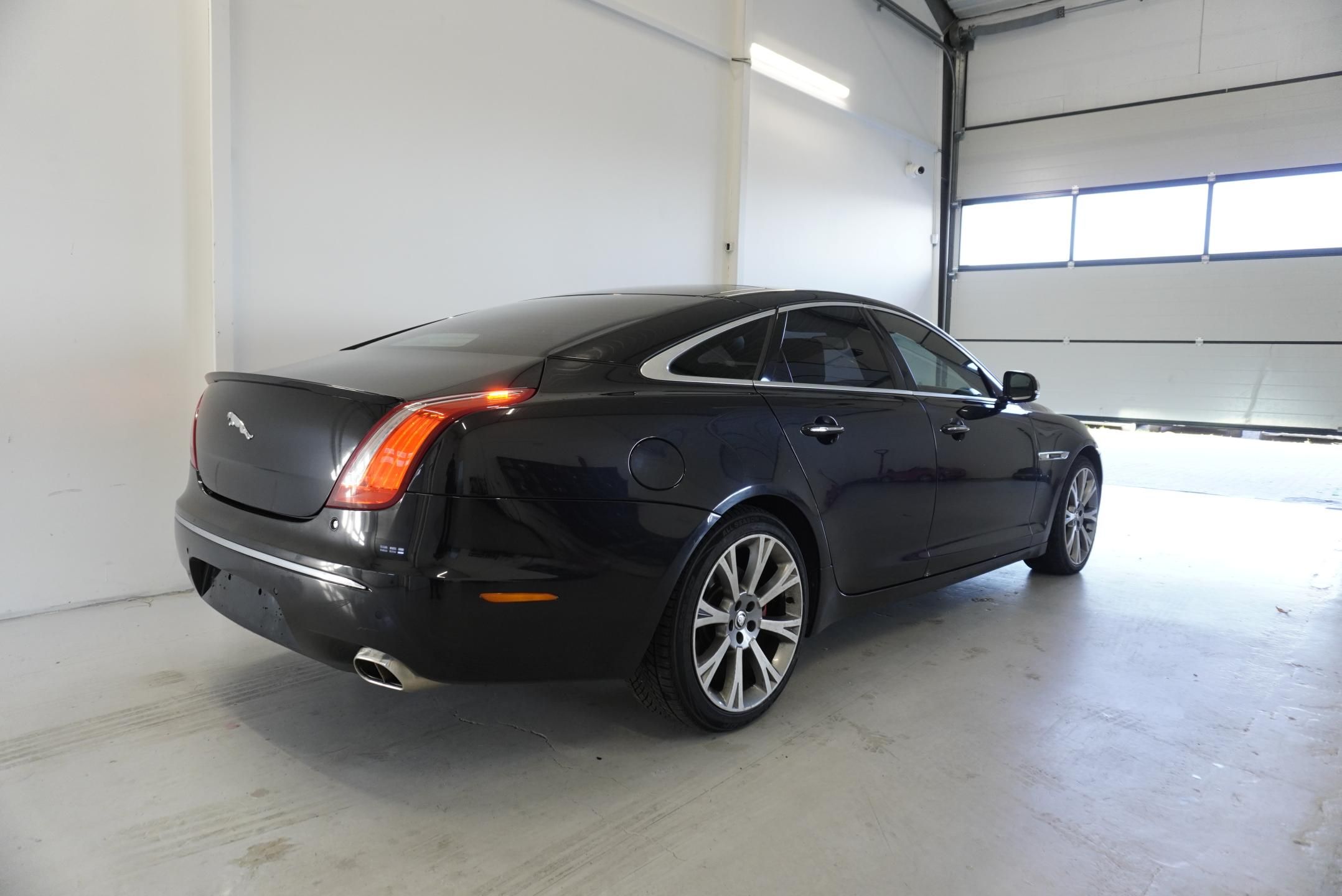 Jaguar XJ, XJ  3,0D V6 AUTOMAT - fotka 5
