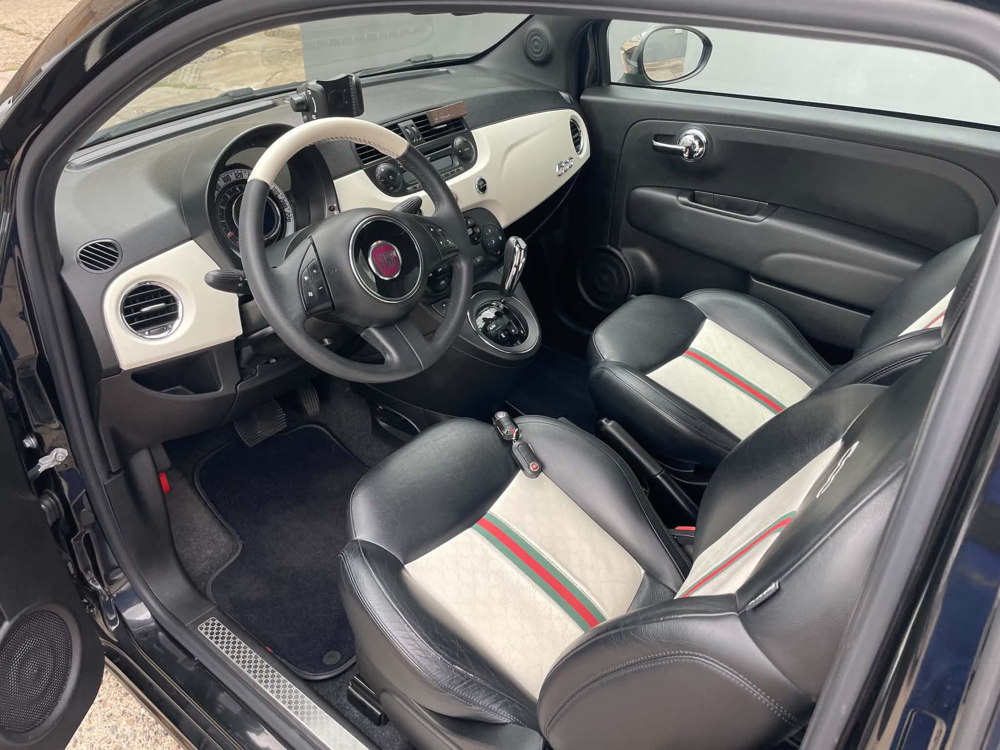 Fiat 500, Fiat 500 Gucci 1.2 automat - fotka 6