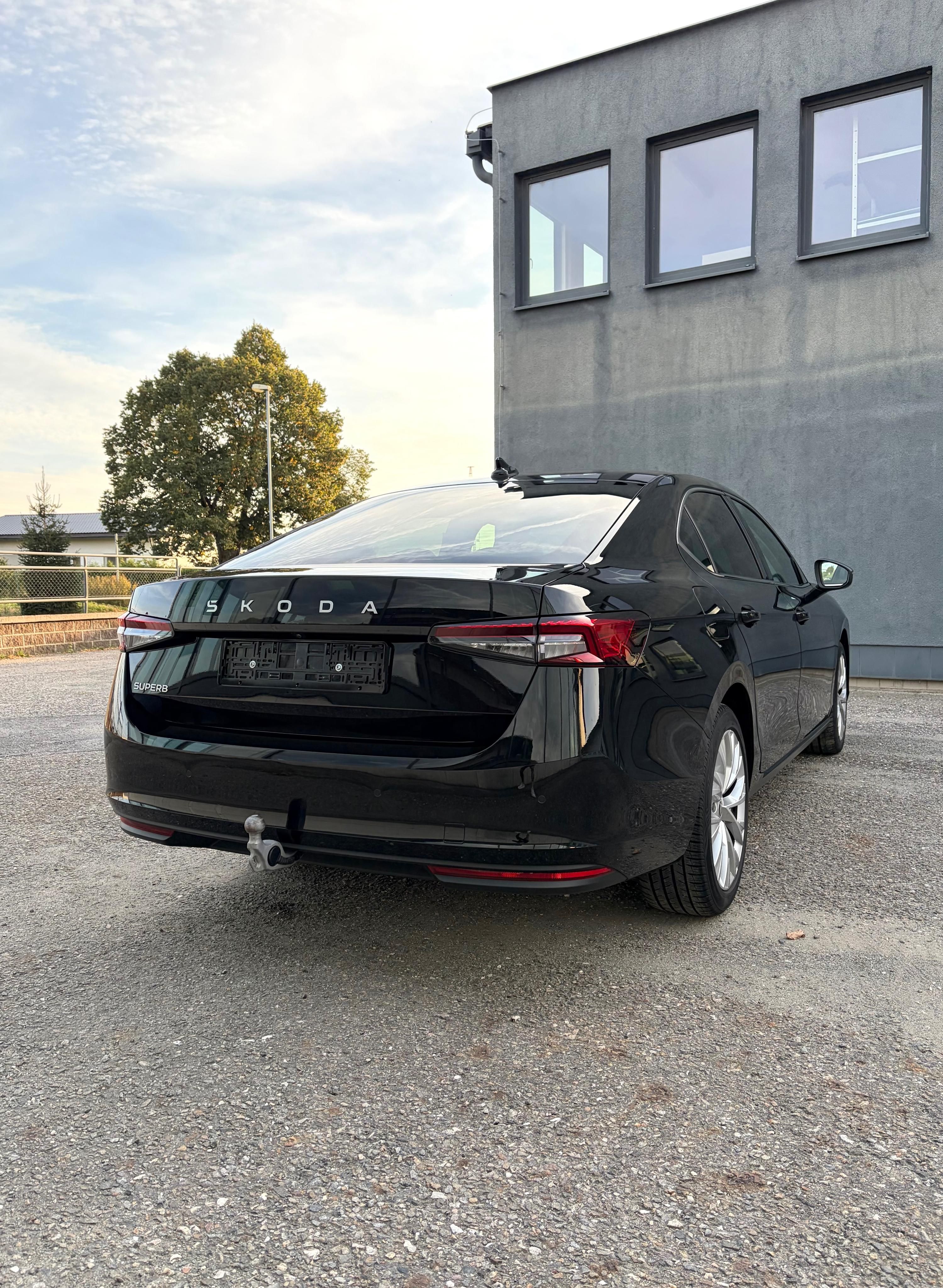 Škoda Superb, 1.5TSI 110kw DSG TAŽNÉ LOUNGE - fotka 6
