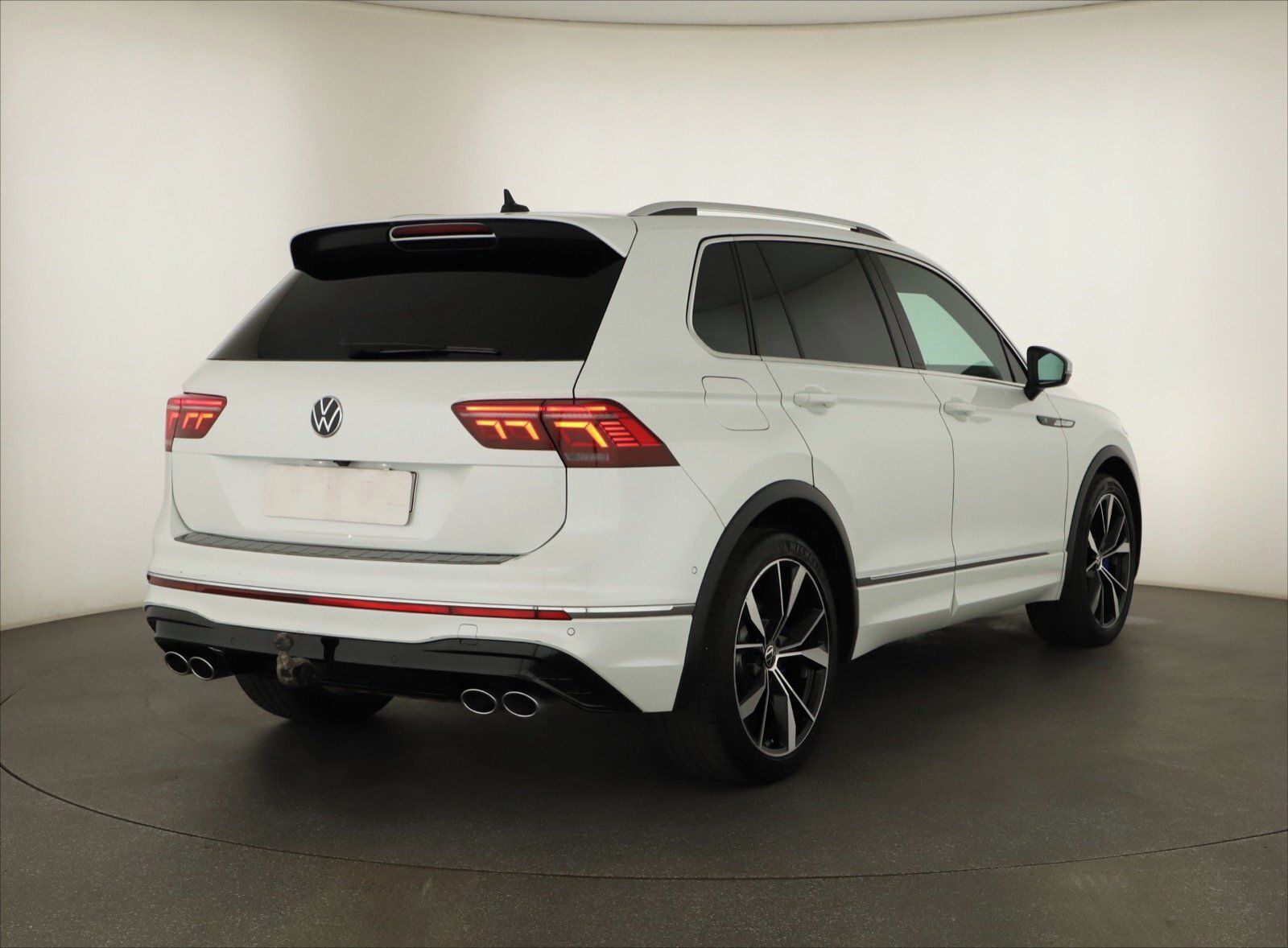 Volkswagen Tiguan, R 2.0 TSI, R-Line, 4X4 - fotka 5
