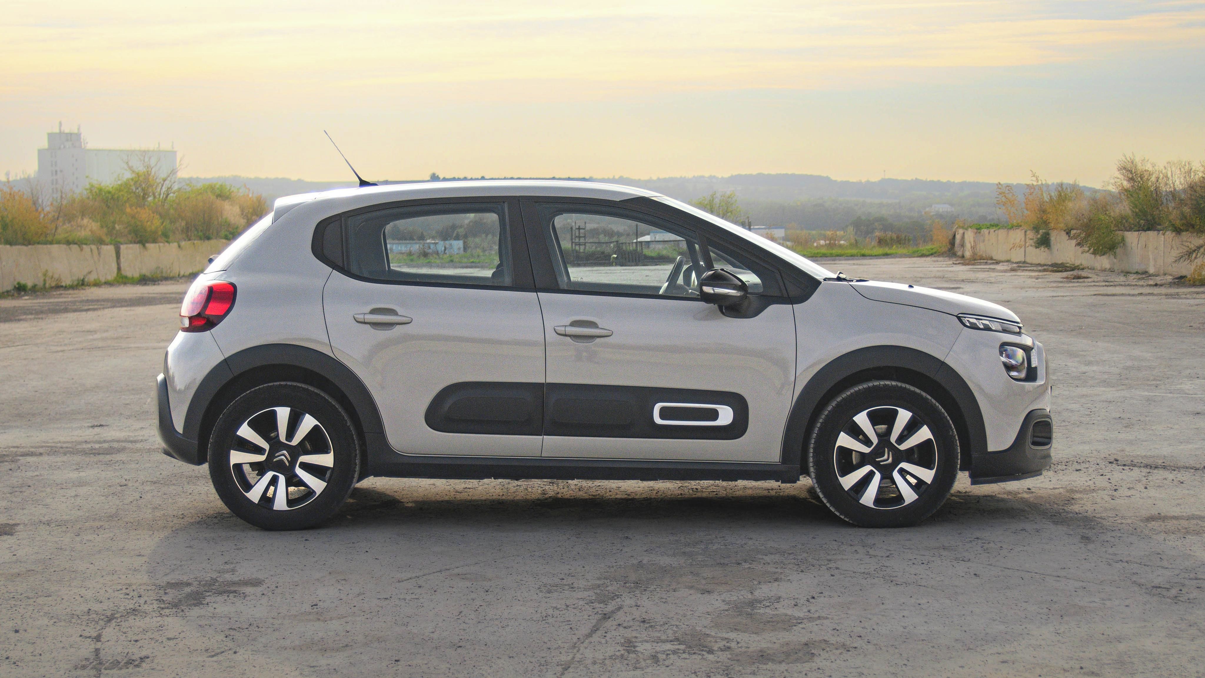 Citroën C3, 1,2/81kW ČR LED CarPlay 1.Maj - fotka 4