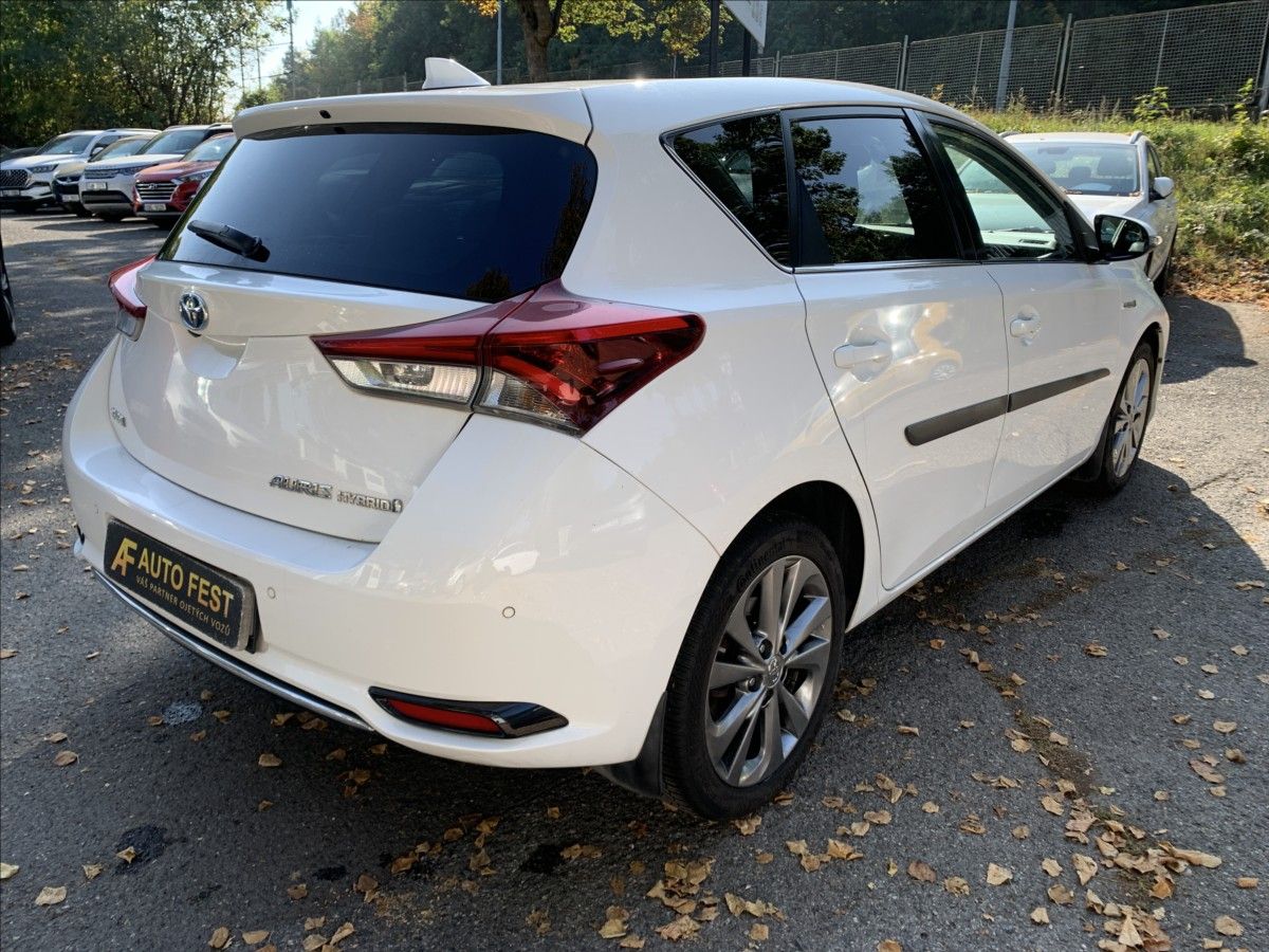 Toyota Auris, 1,8 HYBRID 1.MAJ.,ČR,SERVISKA - fotka 5