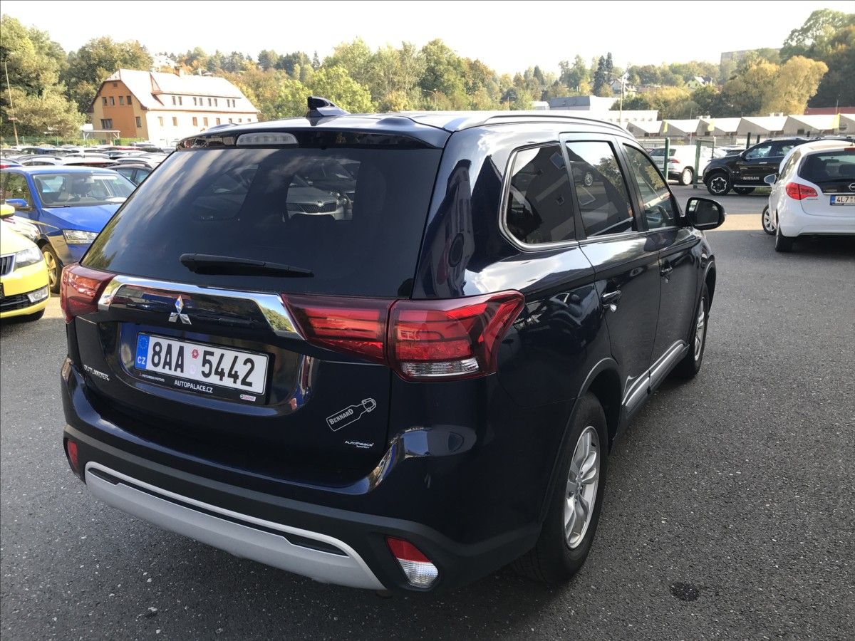 Mitsubishi Outlander, 2,0 i 4x2 110kW MT - fotka 6