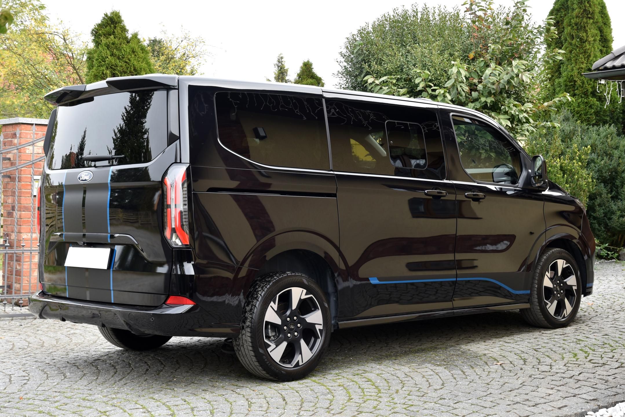 Ford Tourneo Custom, L1 SPORT 2.0 EcoBlue,LED,ČR,1M - fotka 4
