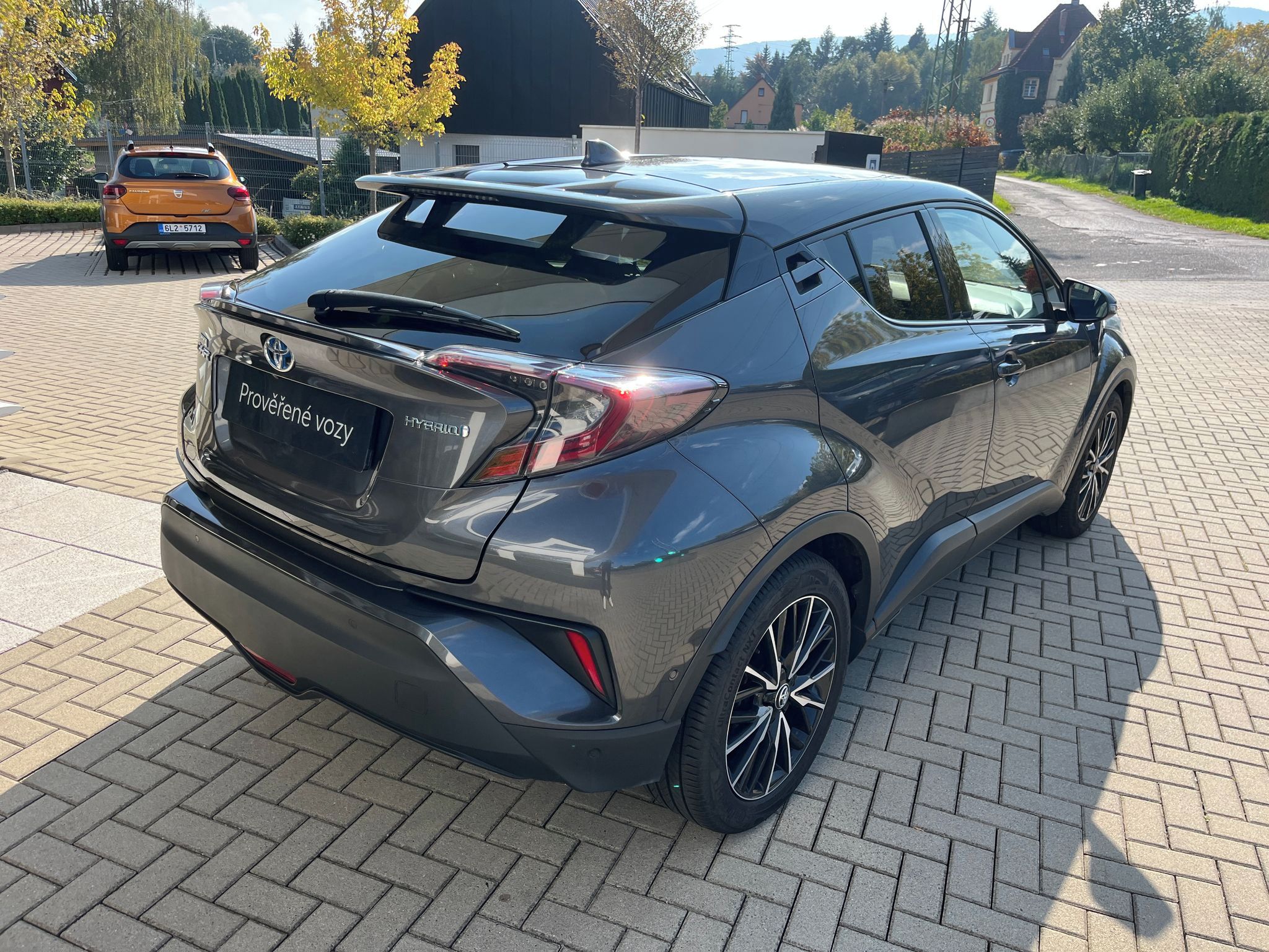 Toyota C-HR, 1.8 Hybrid e-CVT Style - fotka 6