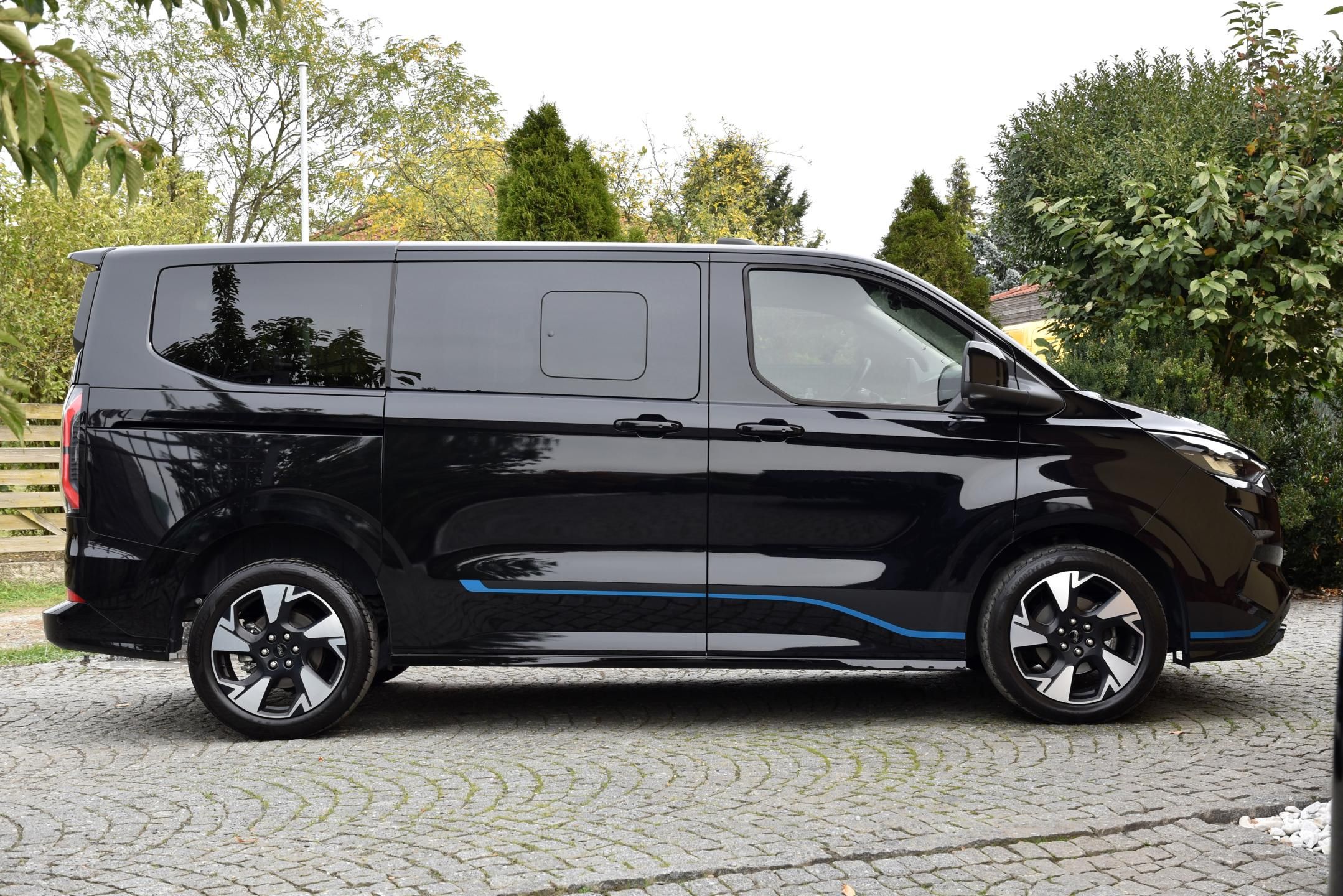 Ford Tourneo Custom, L1 SPORT 2.0 EcoBlue,LED,ČR,1M - fotka 5