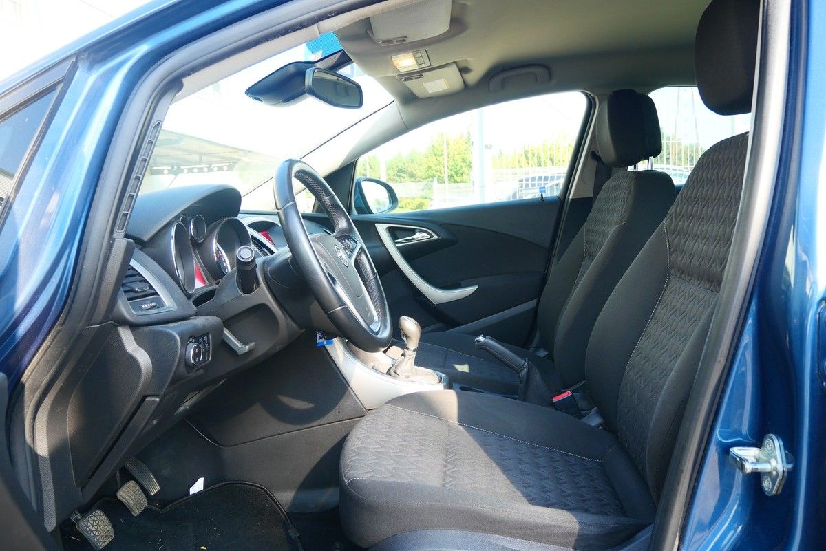 Opel Astra, 1.4 T 88kW Active - fotka 5
