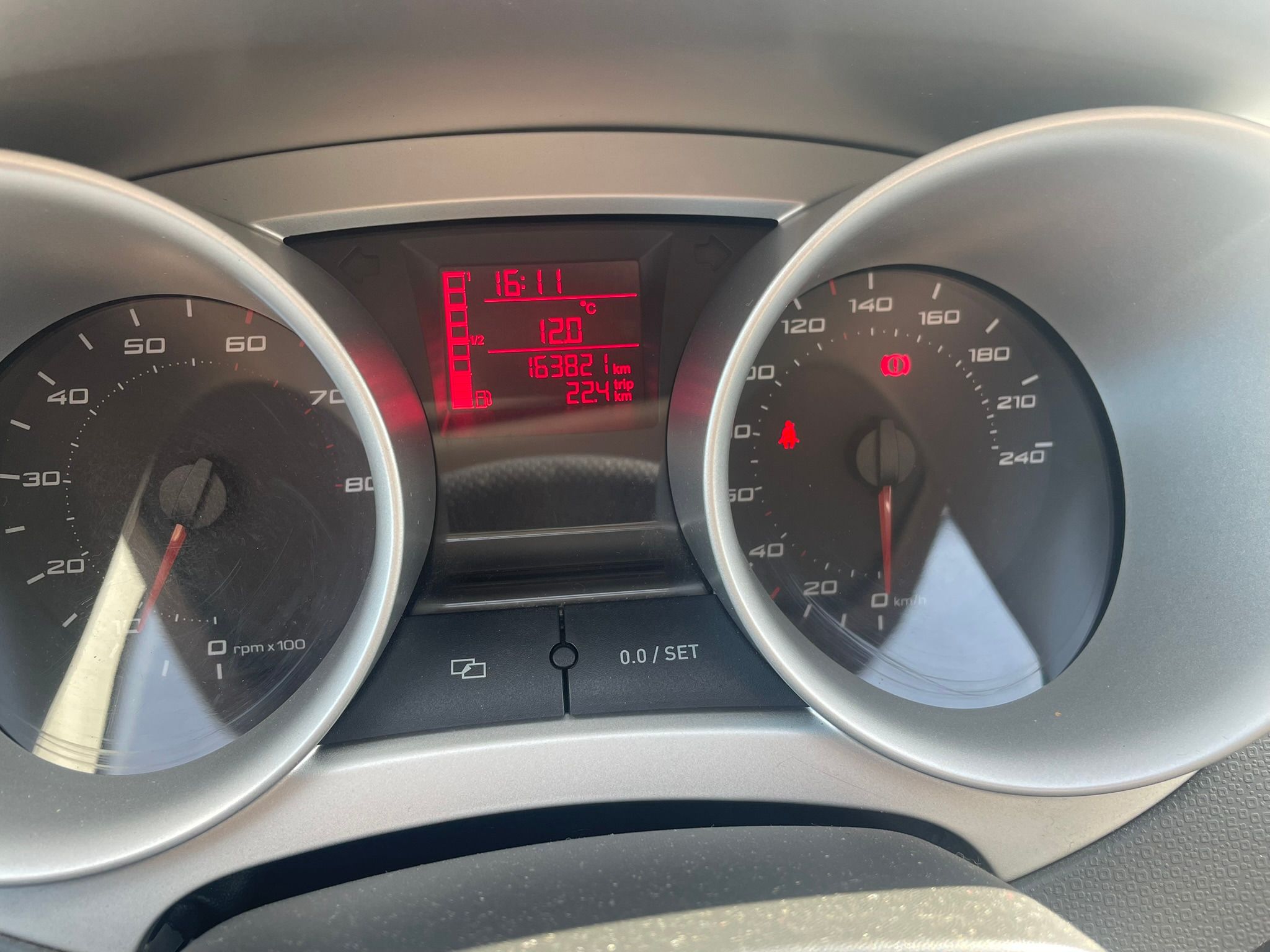 Seat Ibiza, 1.4 benzin 63 kw - fotka 4