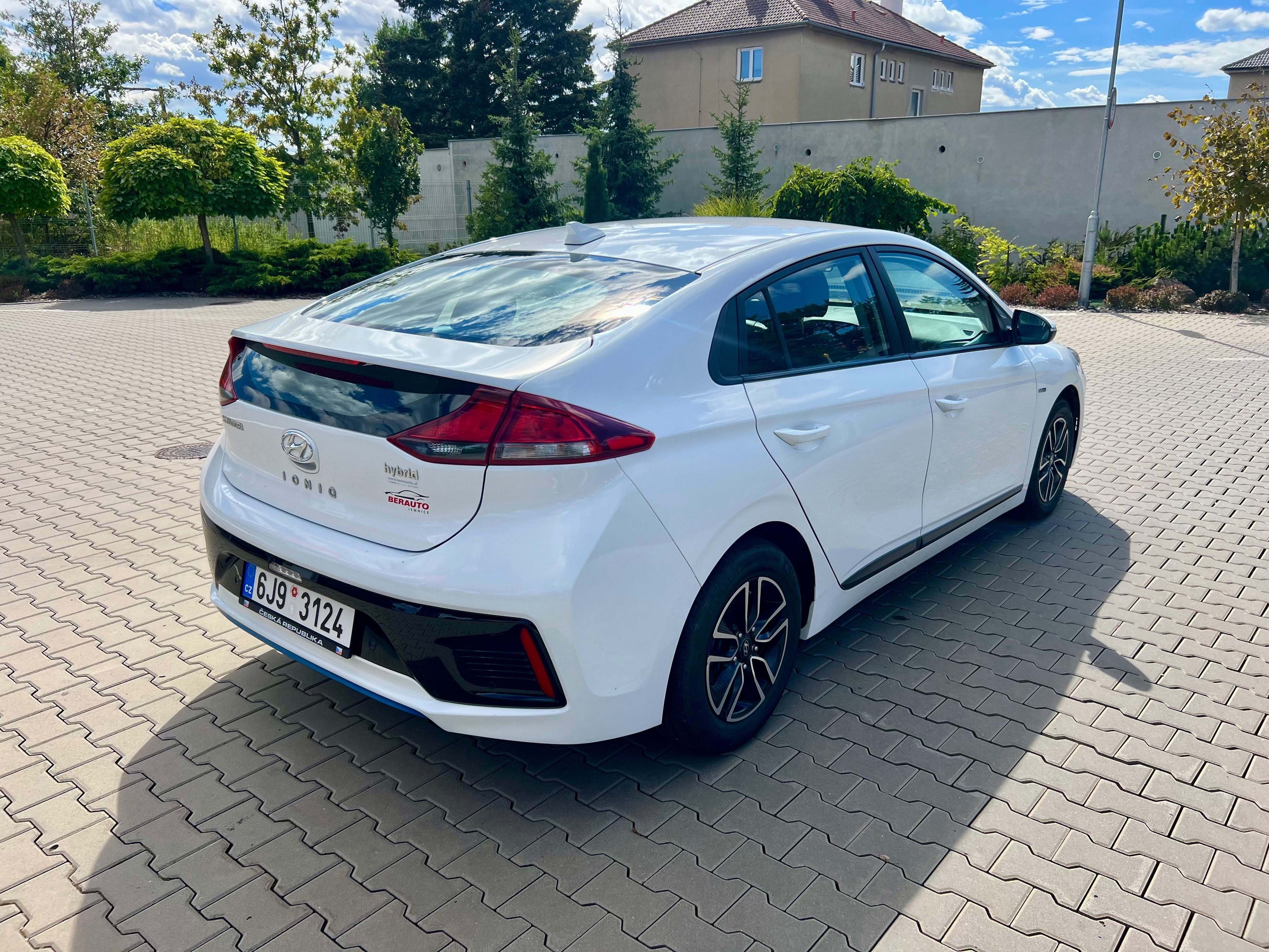 Hyundai Ioniq, 1,6 GDi 77kW + 32kW Hybrid - fotka 6