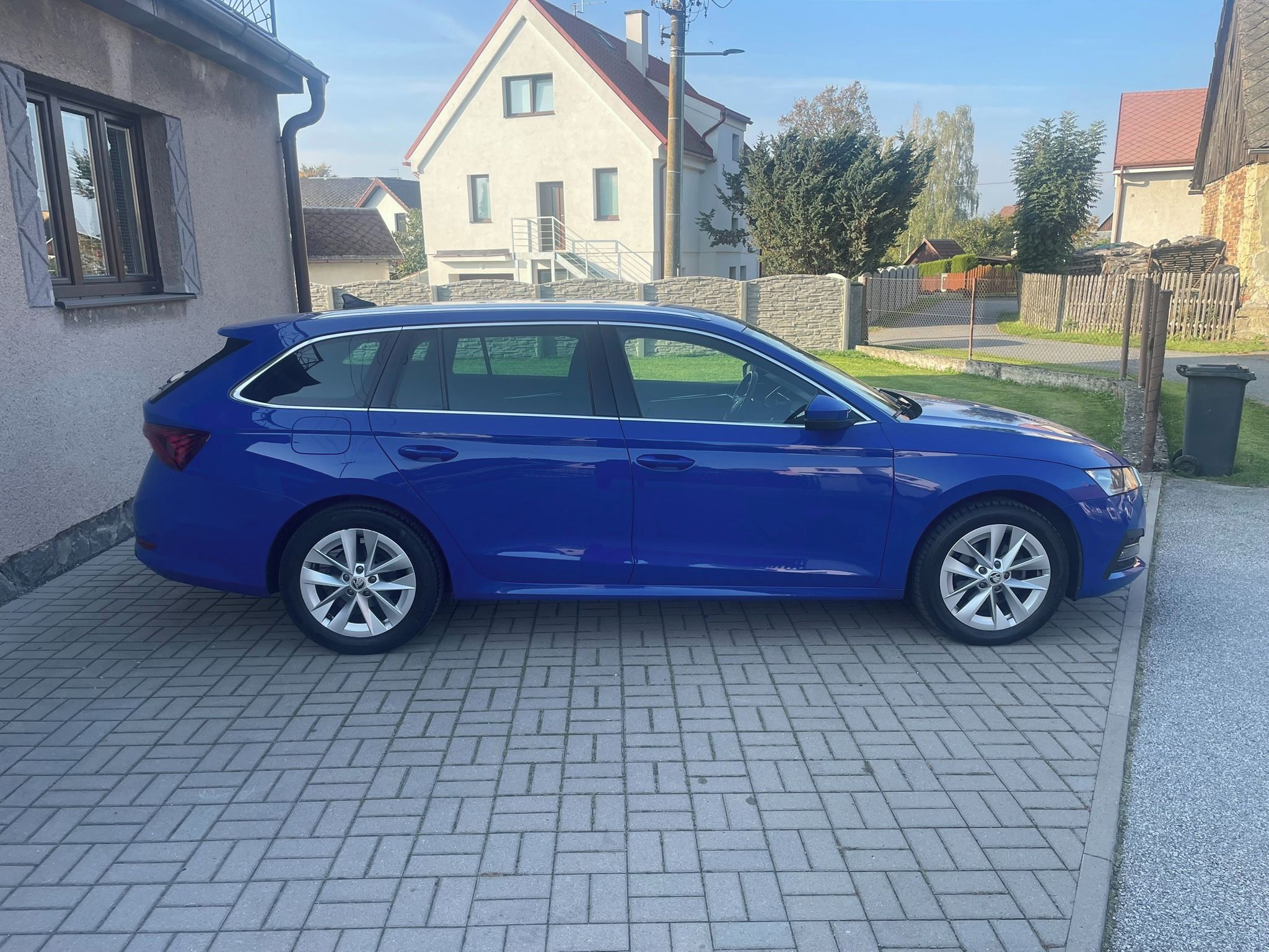 Škoda Octavia, combi 2,0 TDi 85 kW,Style - fotka 4
