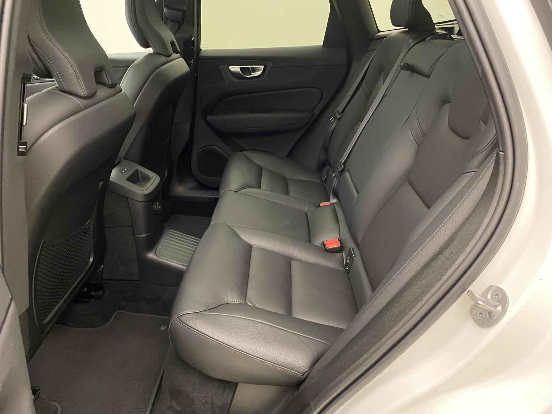 Volvo XC60, T6 AWD RECHARGE DARK PLUS AUT - fotka 5