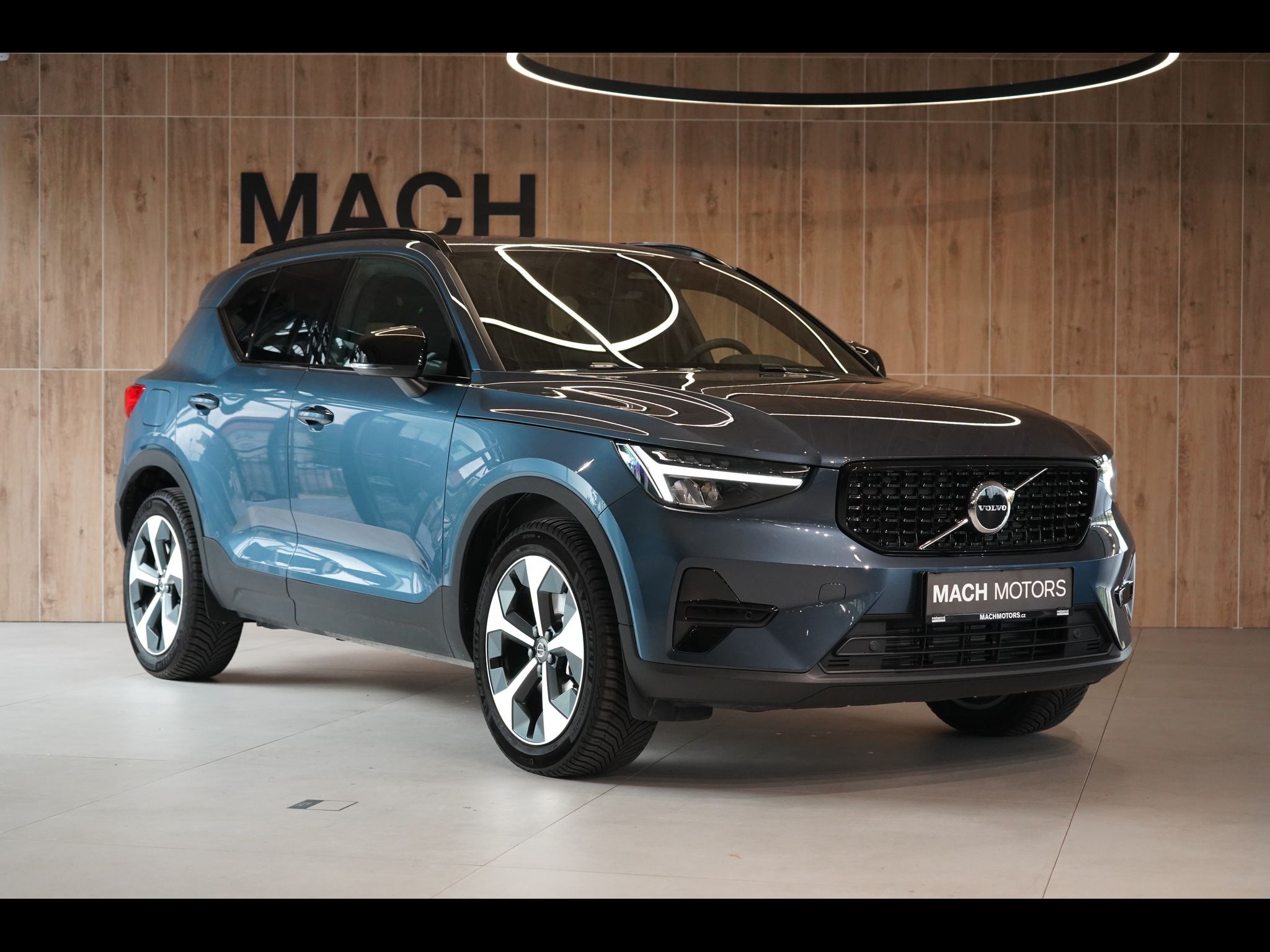 Volvo XC40, B3 Plus Dark, ACC, BLIS - fotka 4