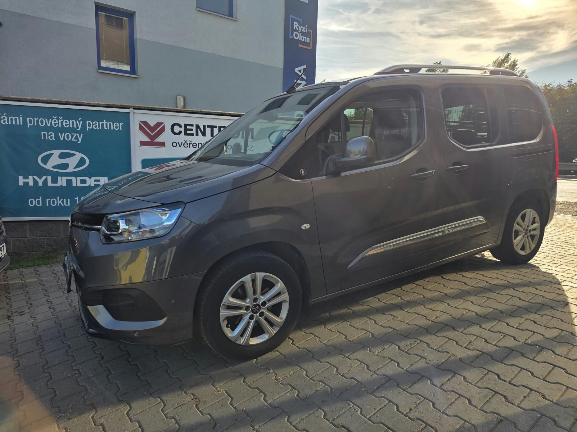 Toyota Proace City Verso, 1.2-TOP STAV-PANORAMA-KAMERA - fotka 4