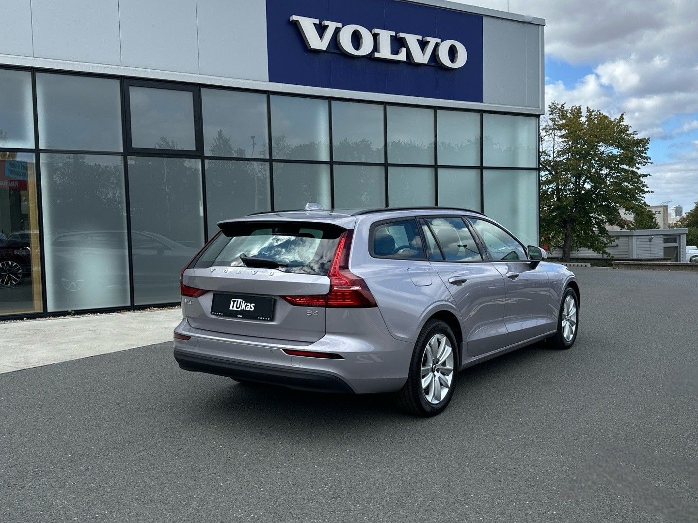 Volvo V60, 2.0B4 FWD 145kW CORE - fotka 6