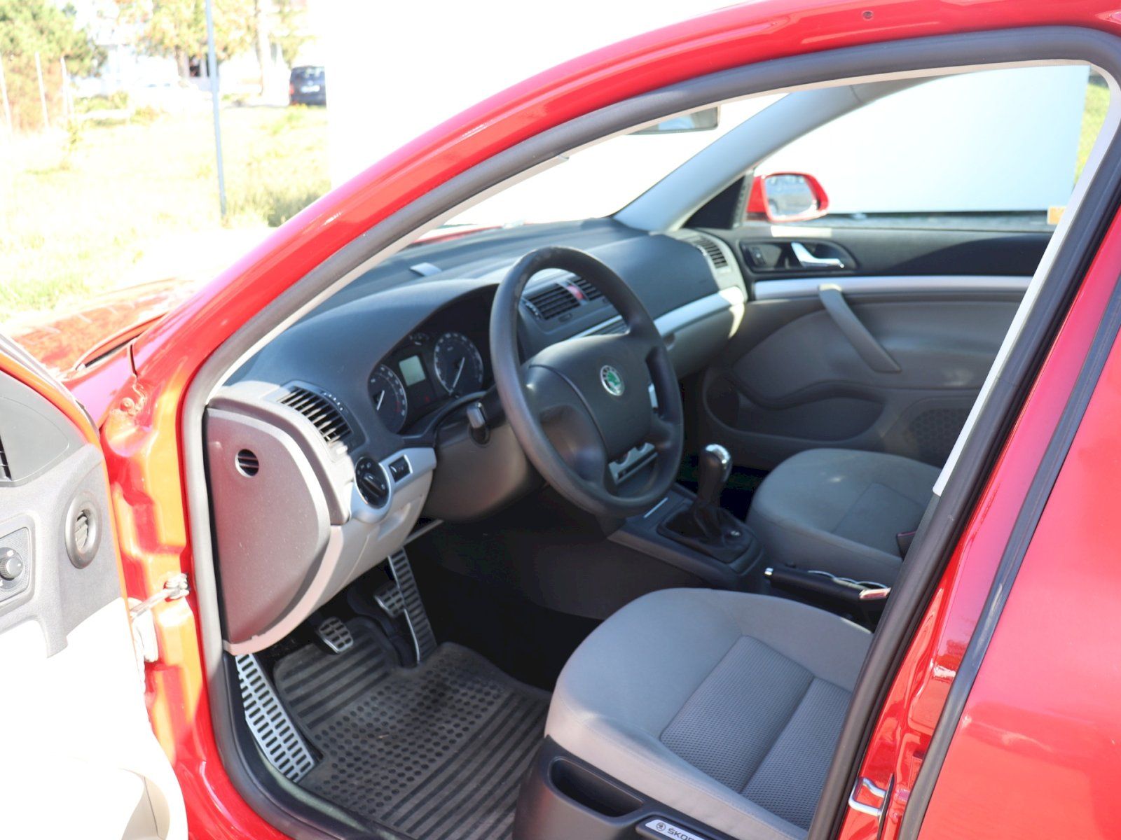 Škoda Octavia, OCTAVIA AMBIENTE 1,6 MPI 75kW - fotka 6
