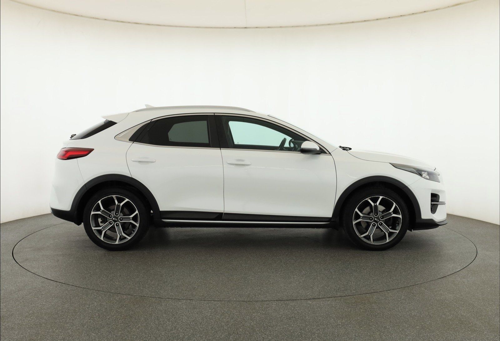 Kia XCee´d, 1.4 T-GDI, Automat, Serv.kniha - fotka 6