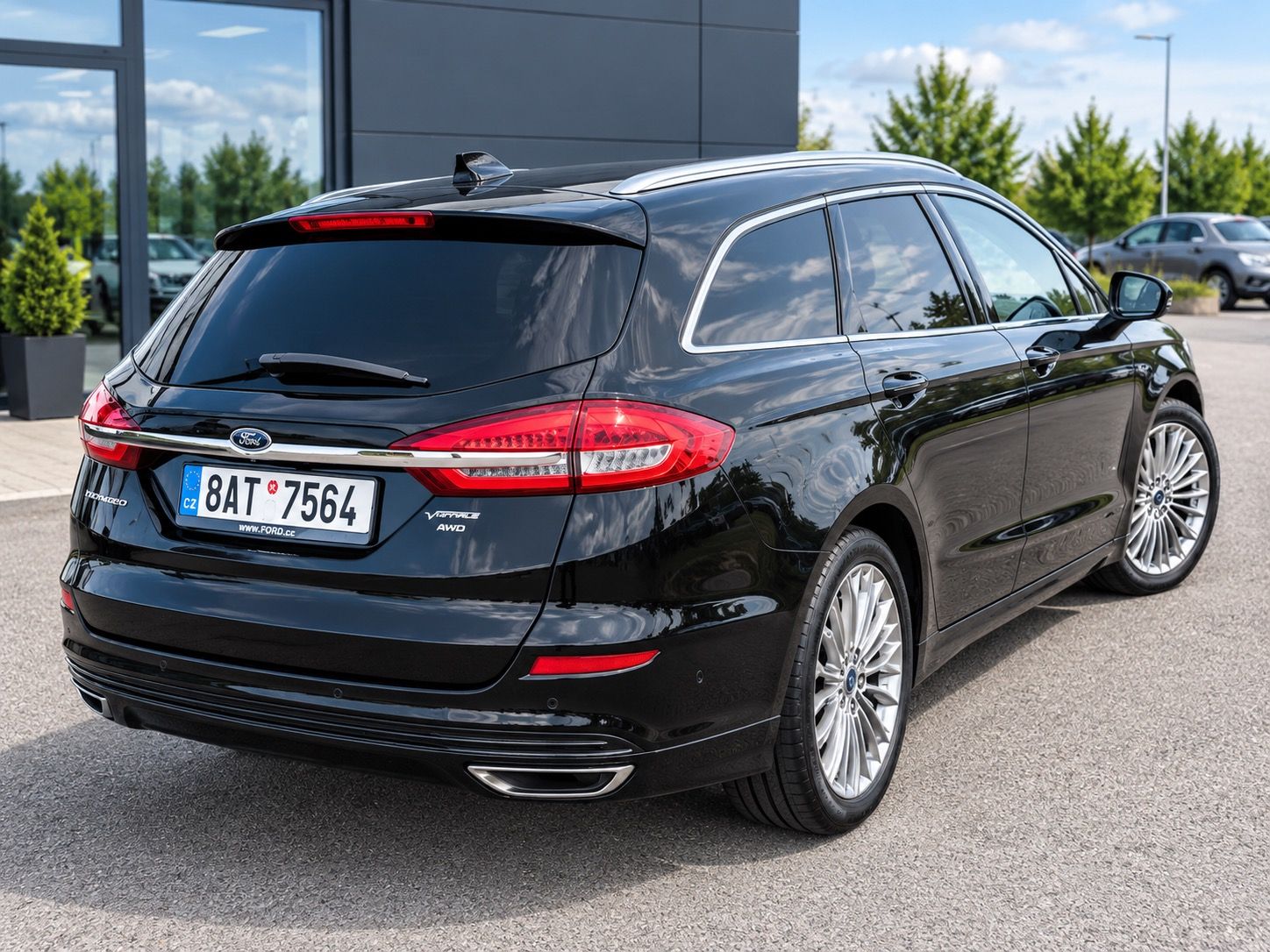Ford Mondeo, 2.0d aut/8st TITANIUM ČR 1maj - fotka 2