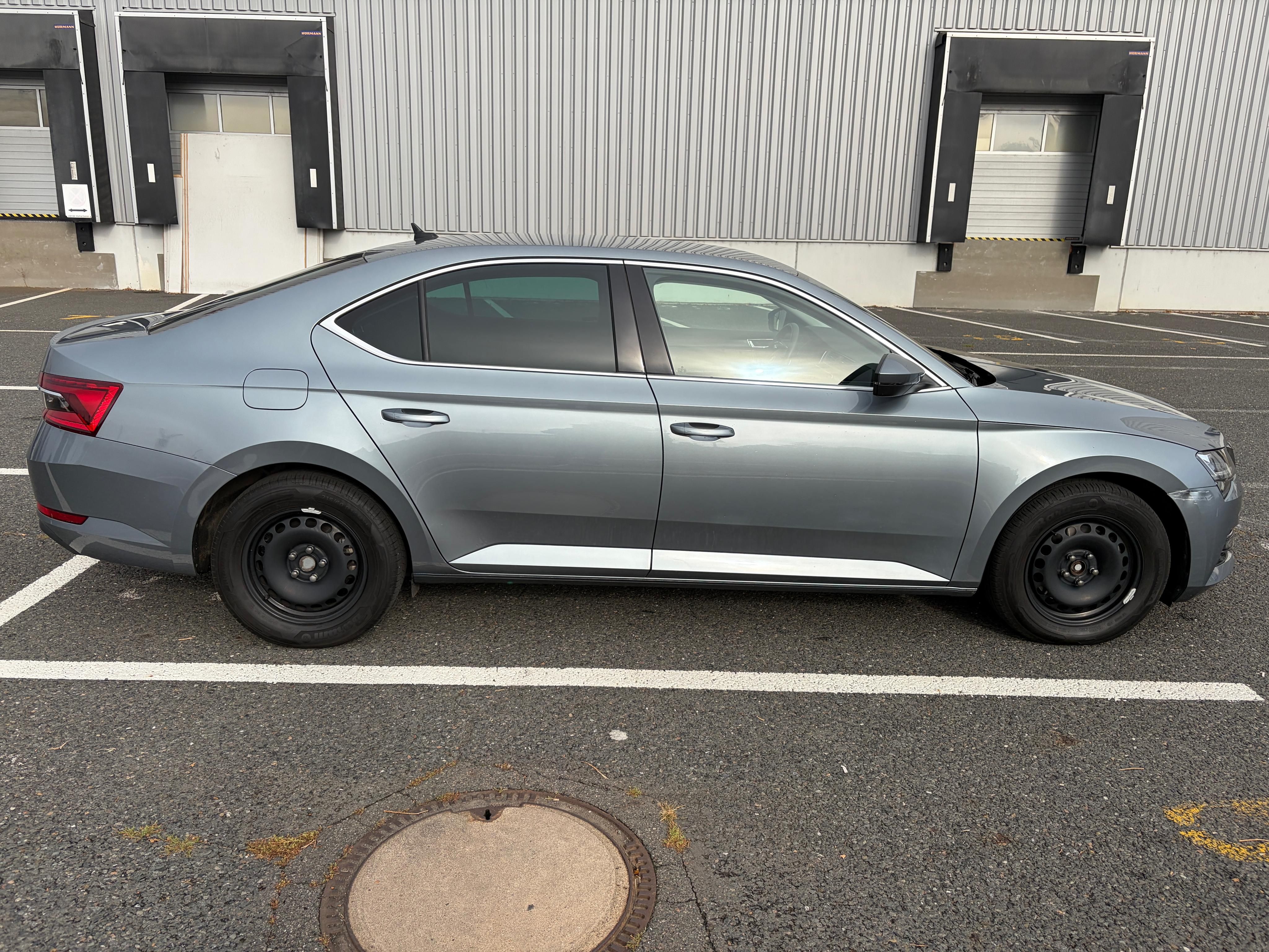 Škoda Superb, 2,0 TDI 110kW DSG Style - fotka 6