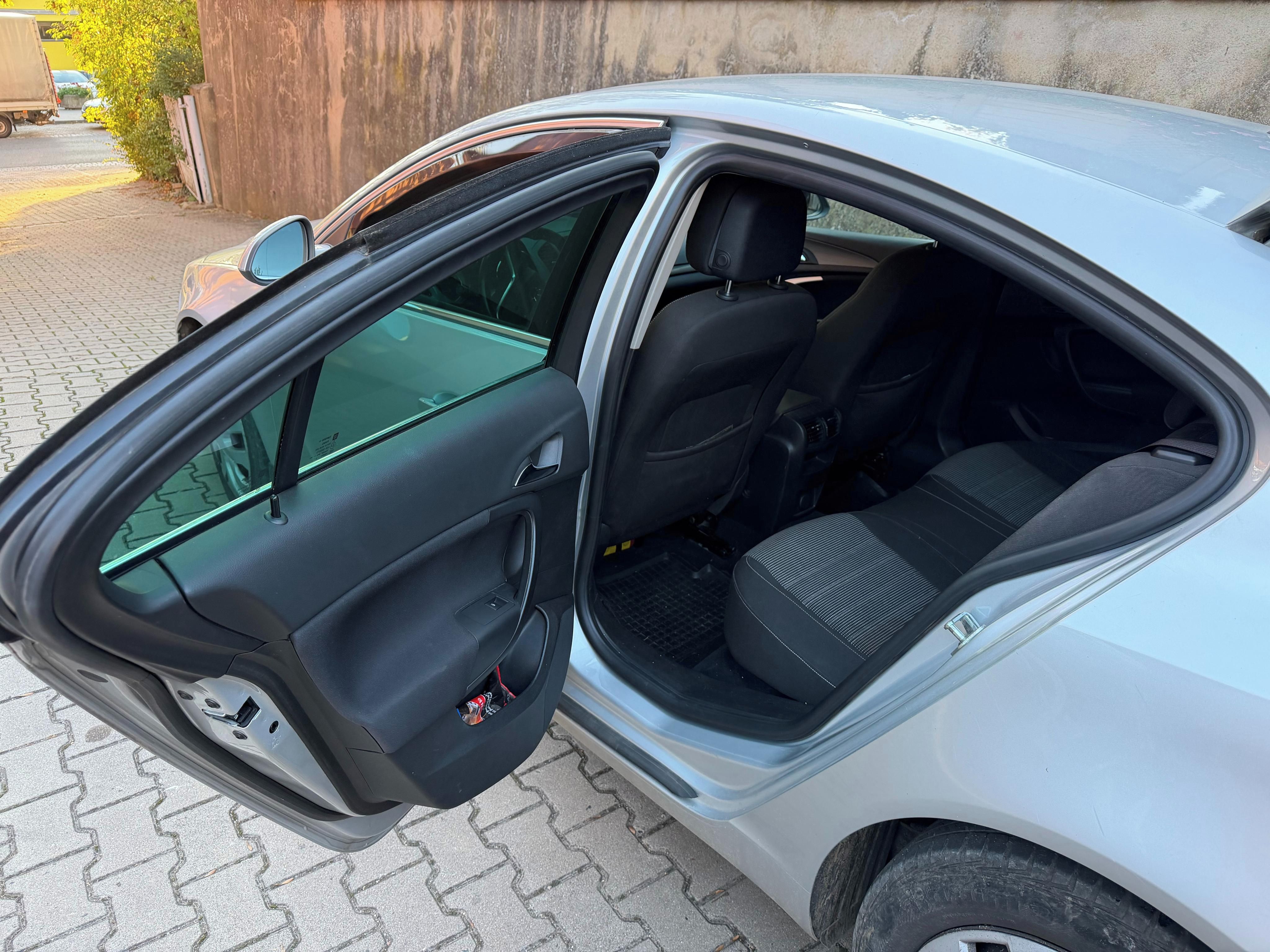 Opel Insignia, 1,8 , 103kw LPG - fotka 6