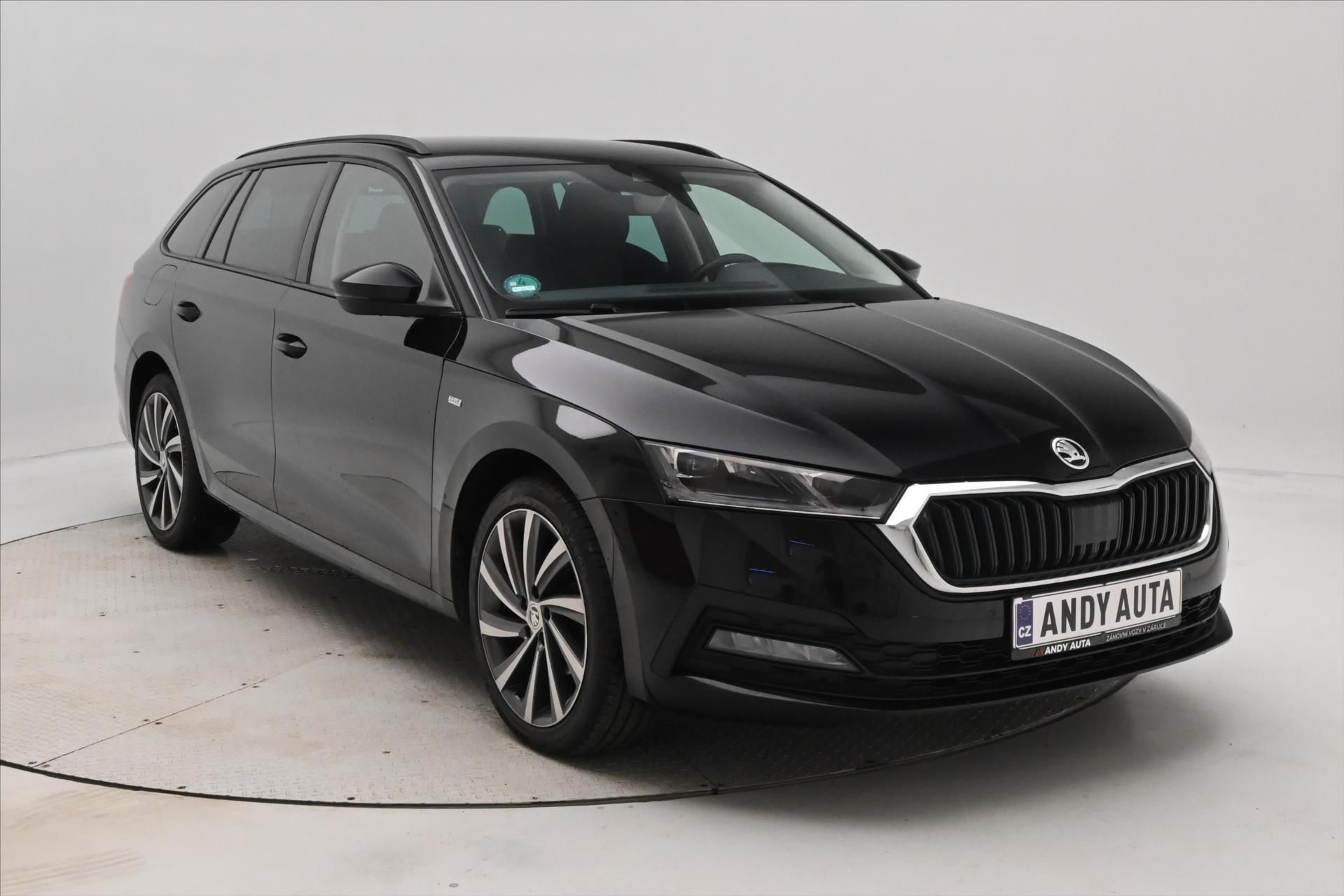 Škoda Octavia, 2,0 TDI 110kW LED Matrix Navi - fotka 3