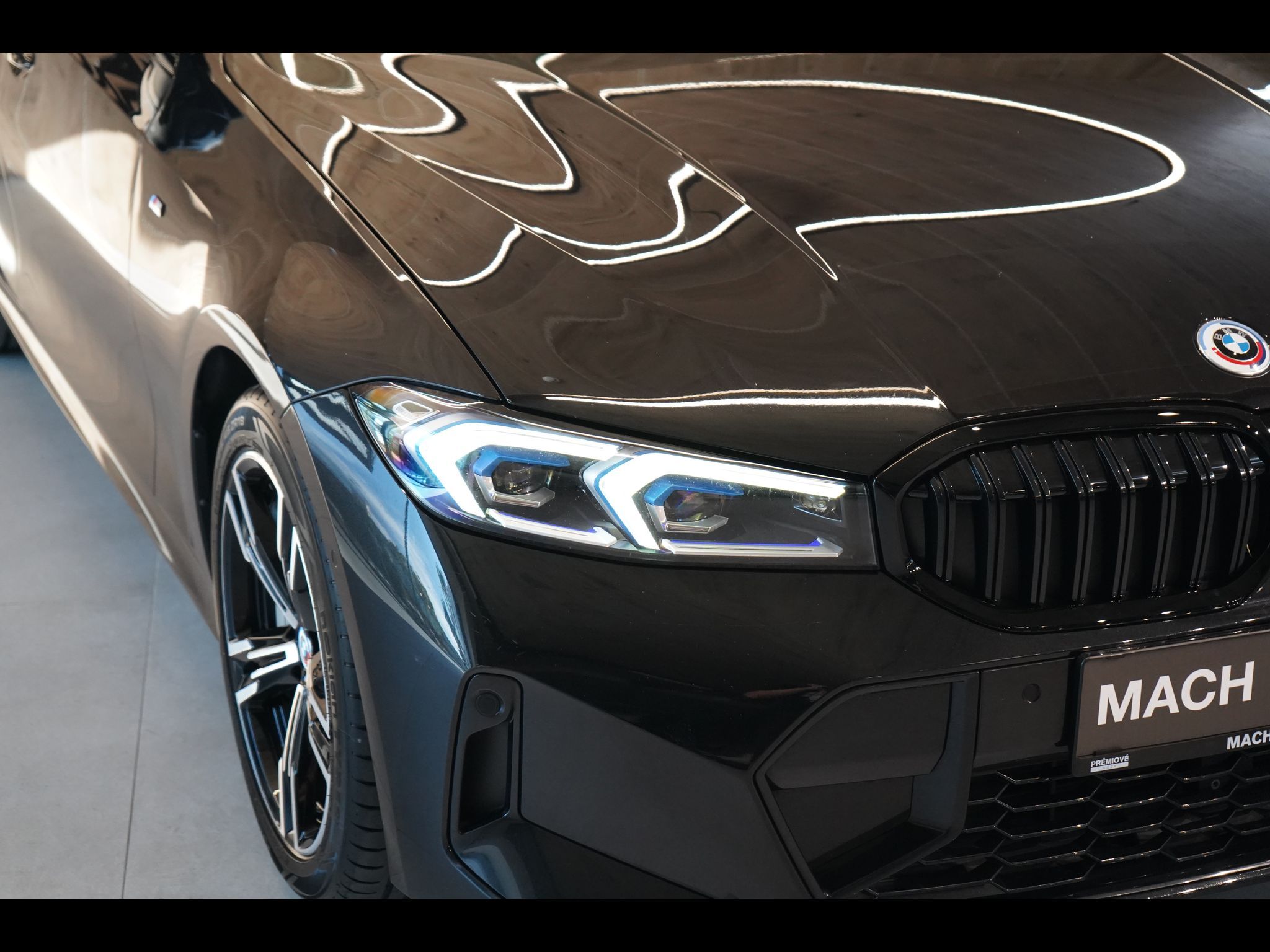 BMW Řada 3, 330d xDrive Touring, Pano, HUD - fotka 5