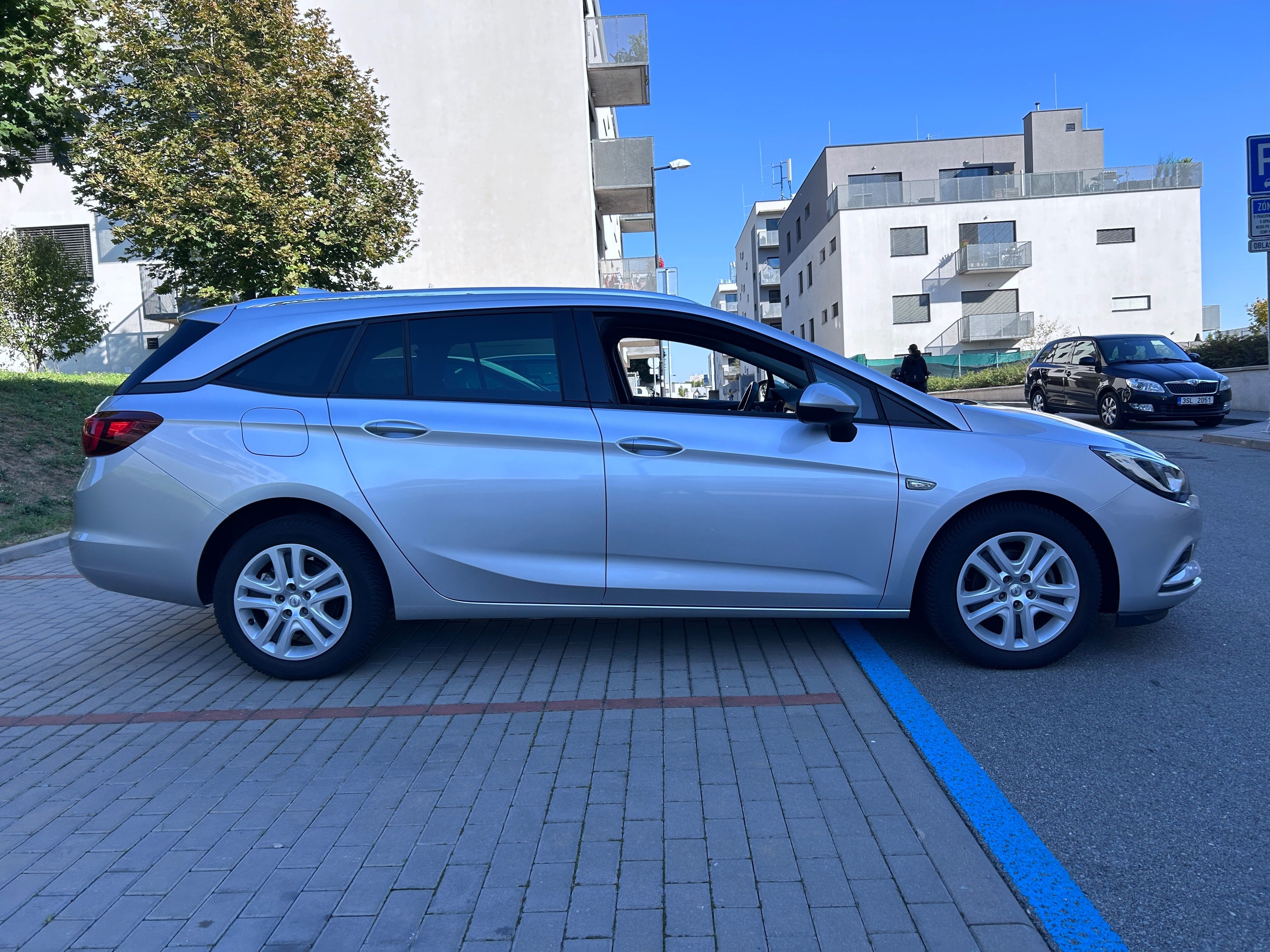 Opel Astra, K Sports Tourer - fotka 4