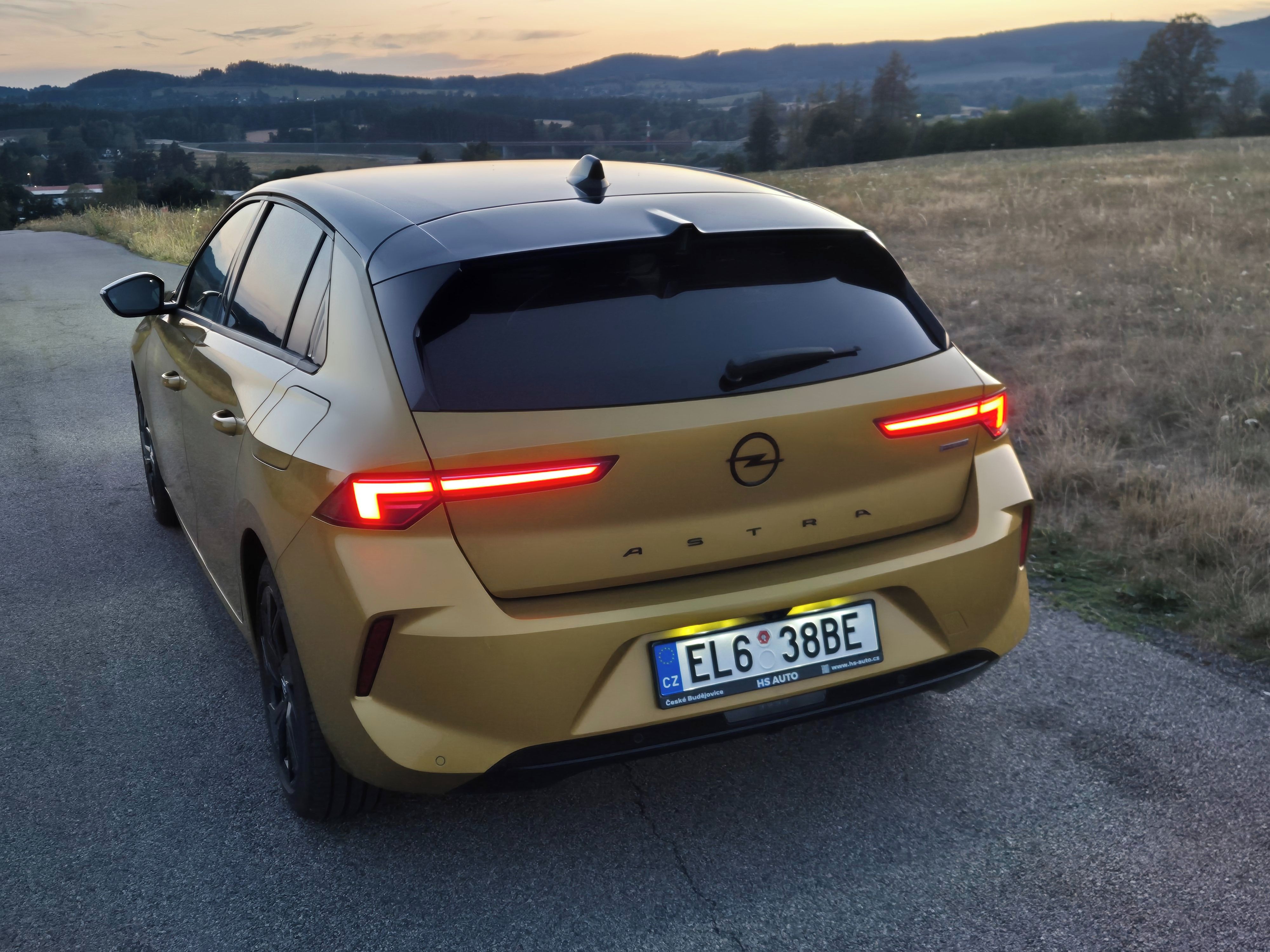 Opel Astra, OPEL Astra GS 1,6T PHEV 133 kW - fotka 4