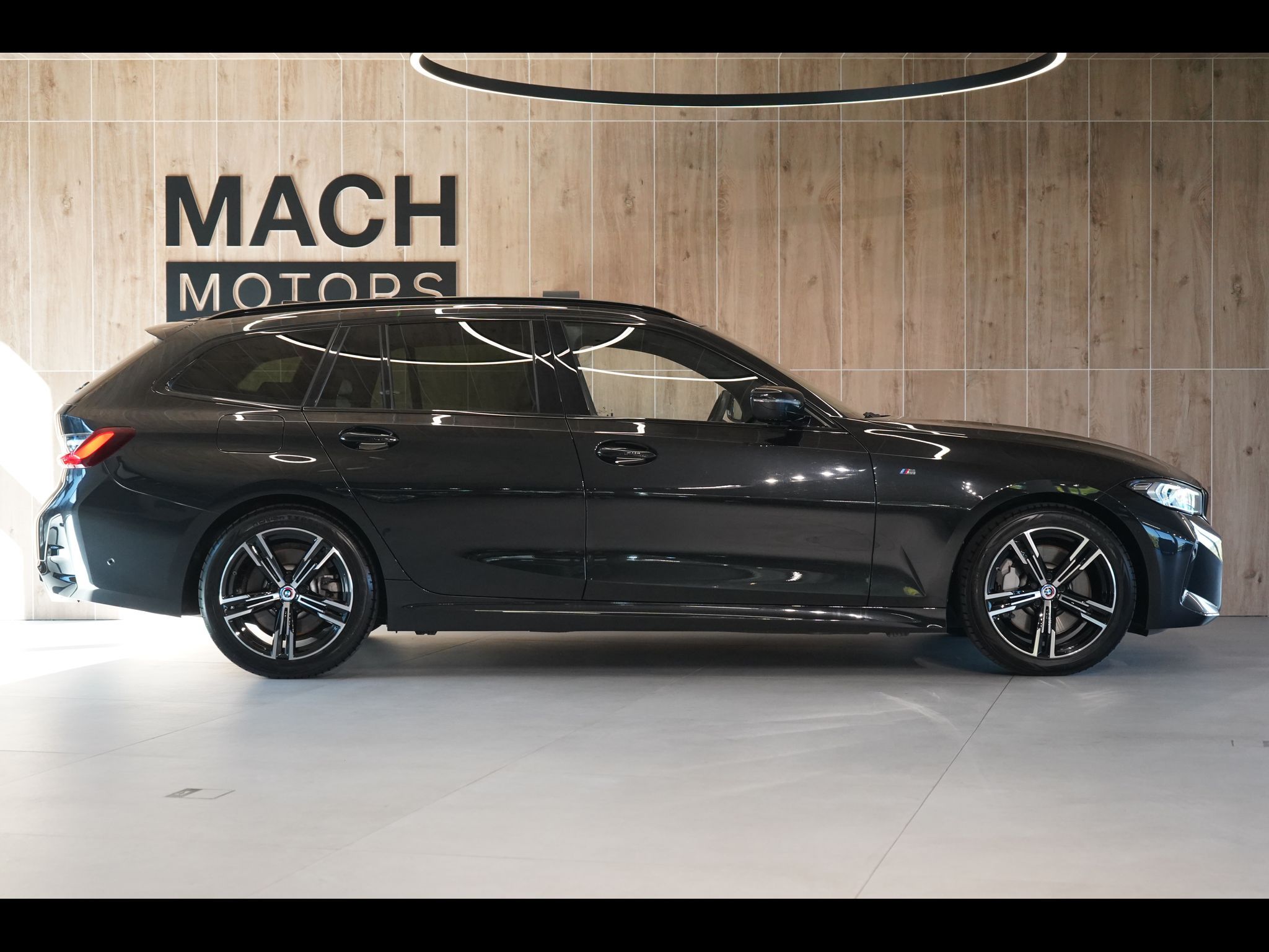 BMW Řada 3, 330d xDrive Touring, Pano, HUD - fotka 6