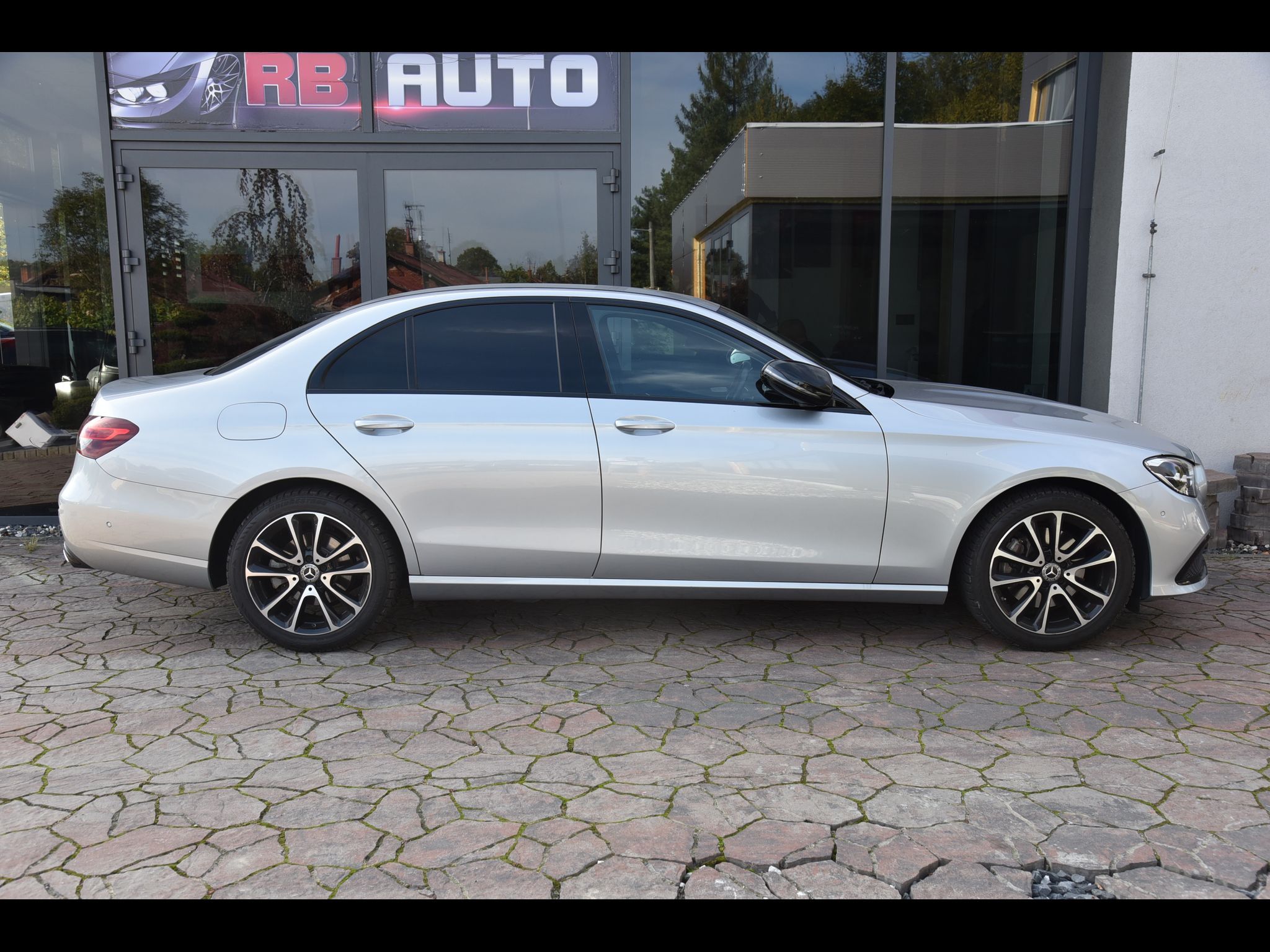 Mercedes-Benz Třídy E, 145 kw 4Matic - fotka 6