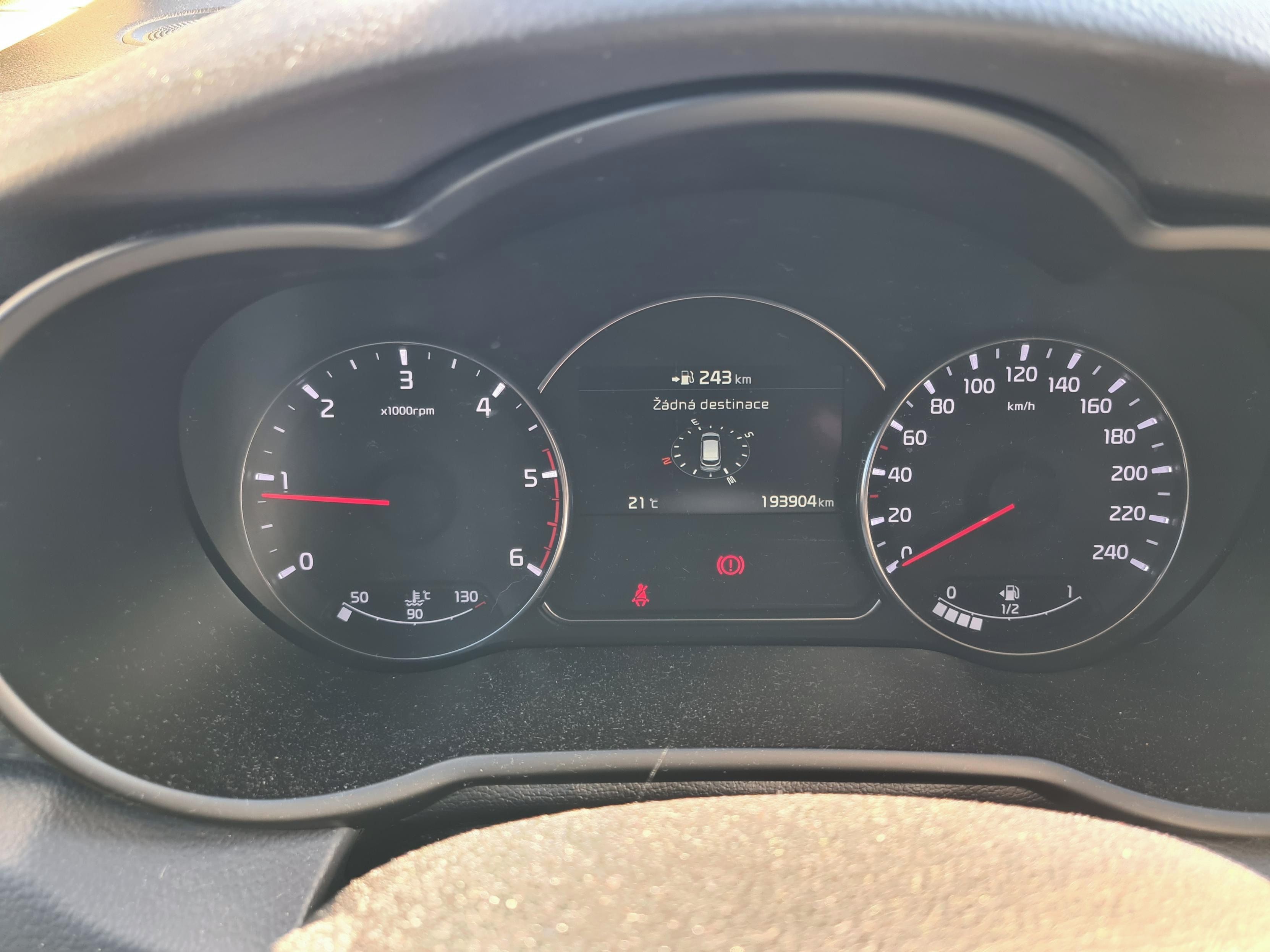 Kia Carens, 7 - míst, tažné, nová STK - fotka 5