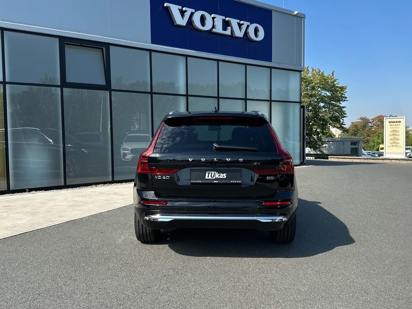 Volvo XC60, 2.0B5 184kW 4x4  PLUS BRIGHT - fotka 5